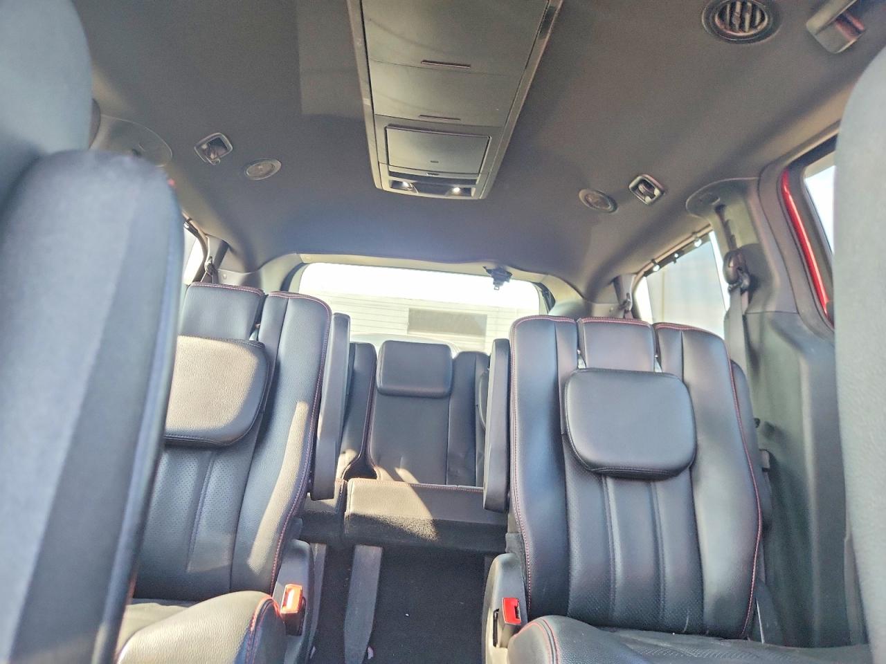 2015 Dodge Grand Caravan R/t Red vin: 2C4RDGEG6FR557715