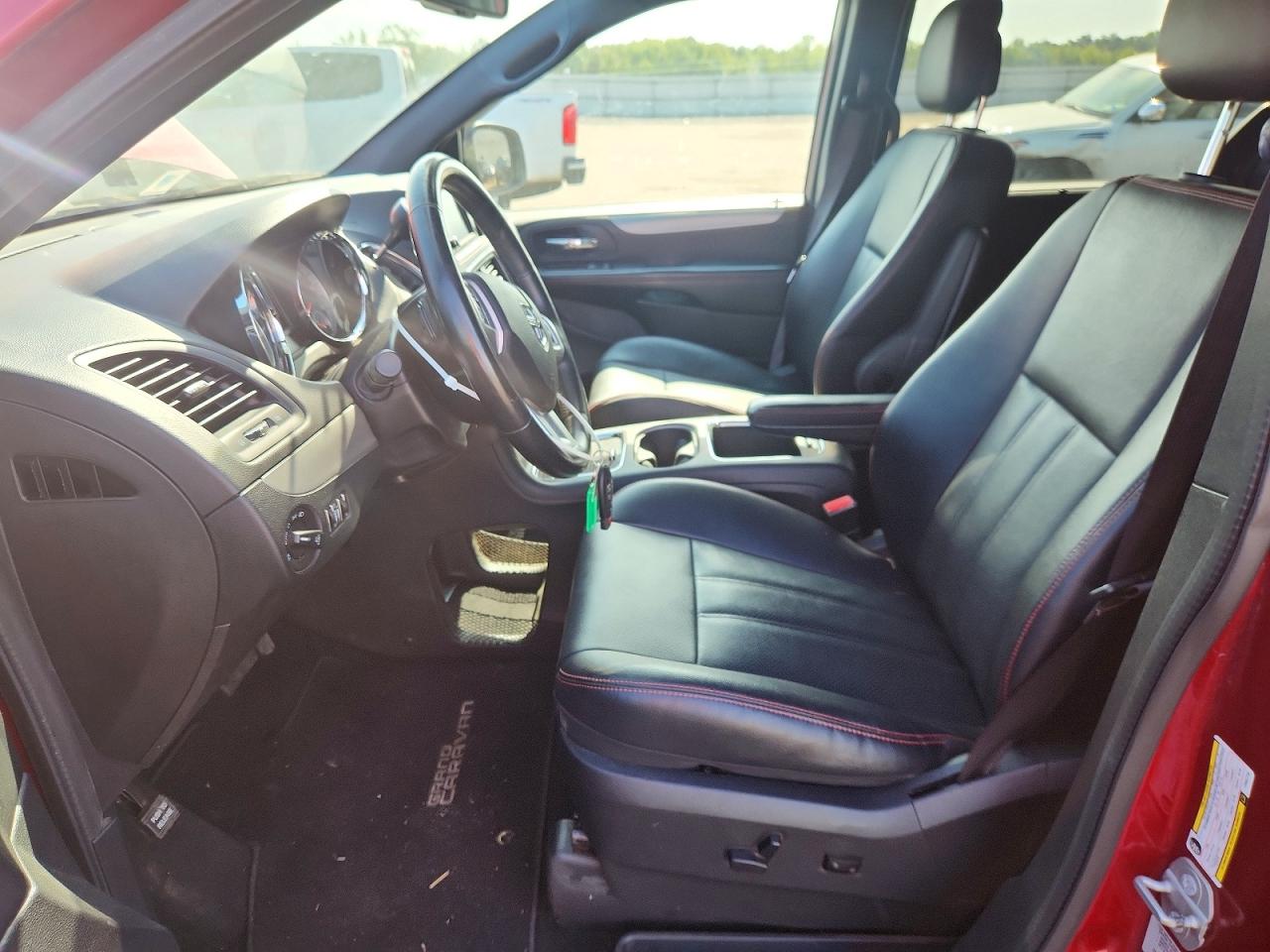 2015 Dodge Grand Caravan R/t Red vin: 2C4RDGEG6FR557715