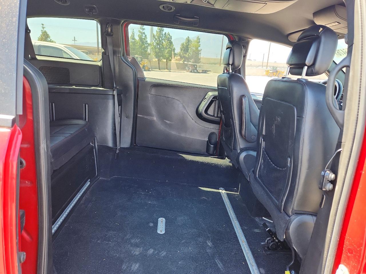 2016 Dodge Grand Caravan R/t Красный vin: 2C4RDGEG6GR224822