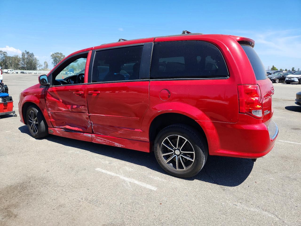 2016 Dodge Grand Caravan R/t Красный vin: 2C4RDGEG6GR224822