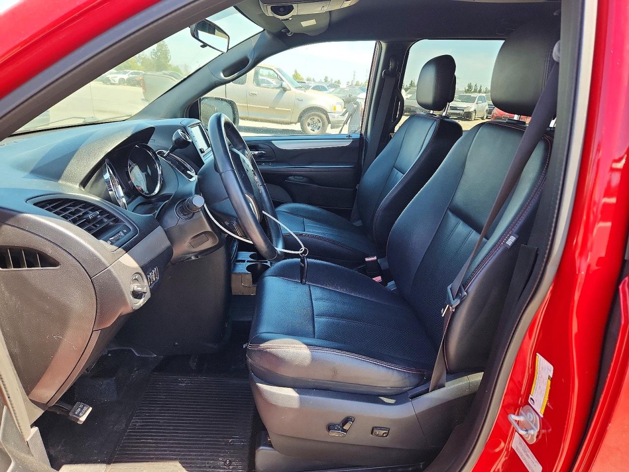 2016 Dodge Grand Caravan R/t Красный vin: 2C4RDGEG6GR224822
