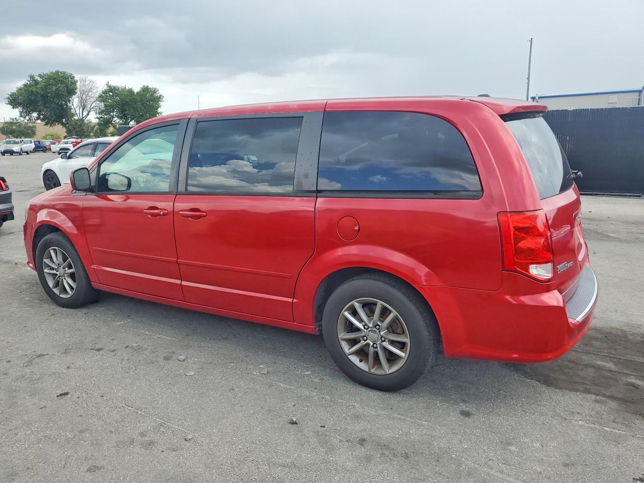2014 Dodge Grand Caravan R Красный vin: 2C4RDGEG7ER337451