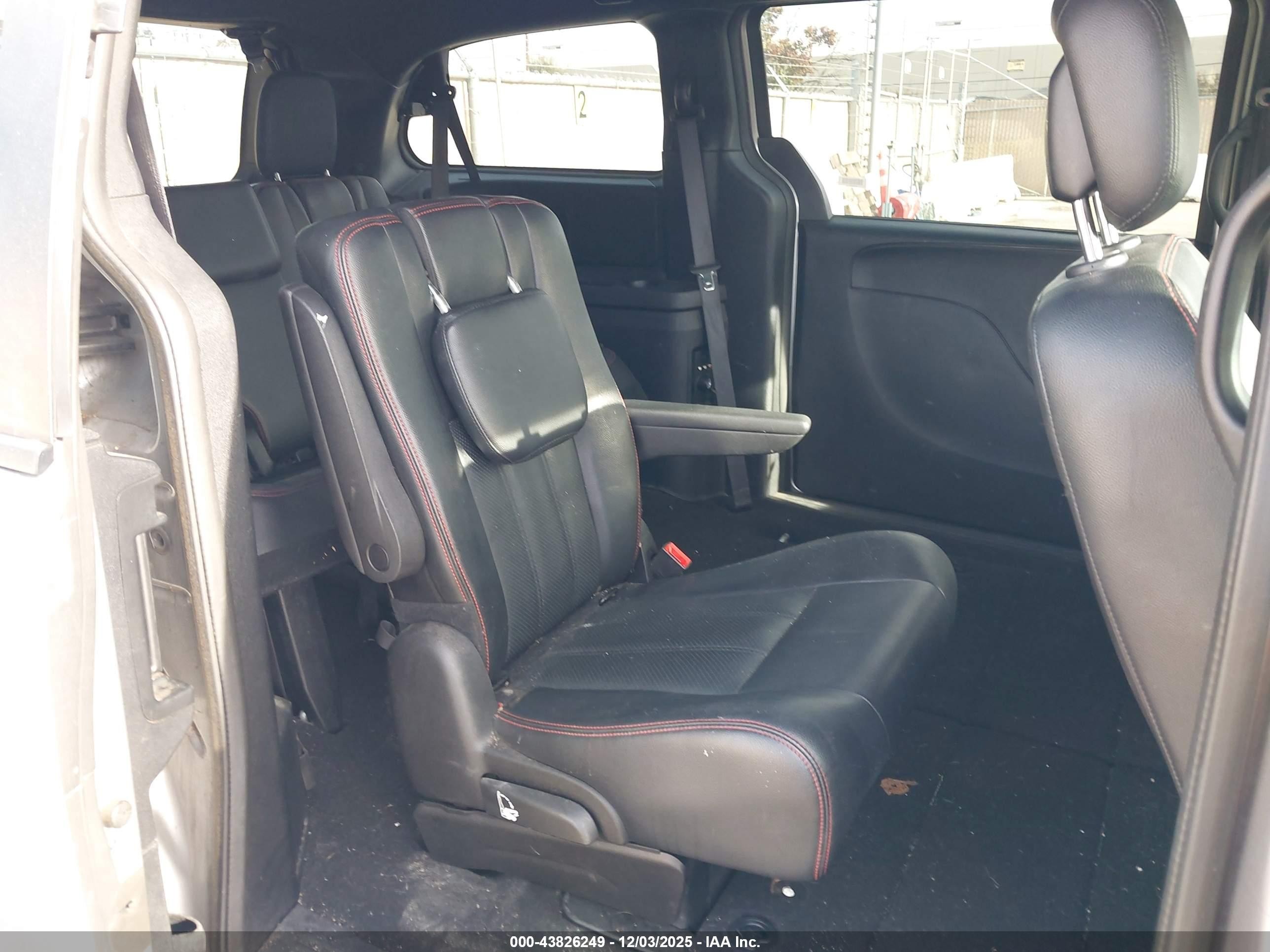2016 Dodge Grand Caravan R/t Silver vin: 2C4RDGEG7GR310589