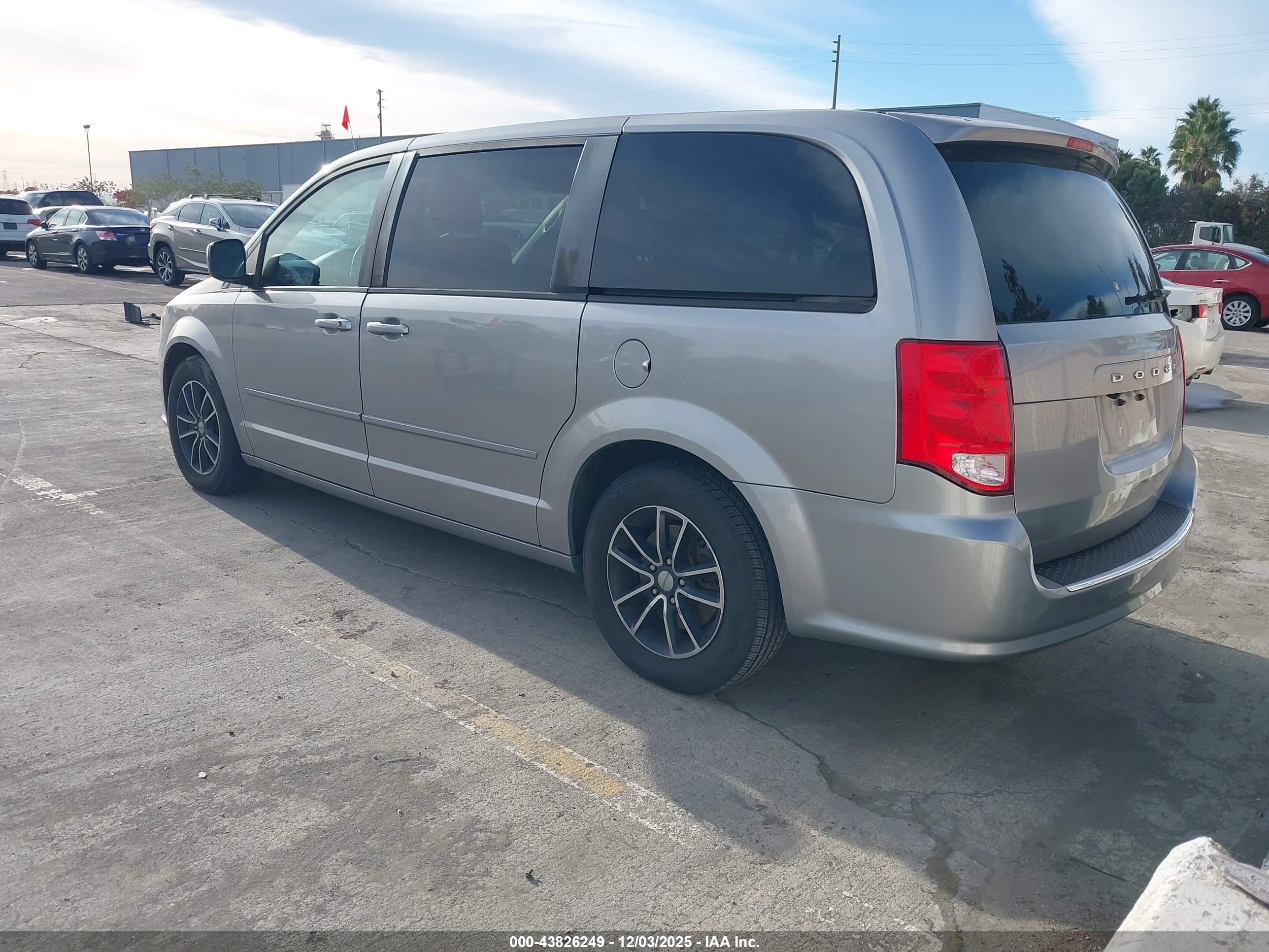 2016 Dodge Grand Caravan R/t Silver vin: 2C4RDGEG7GR310589