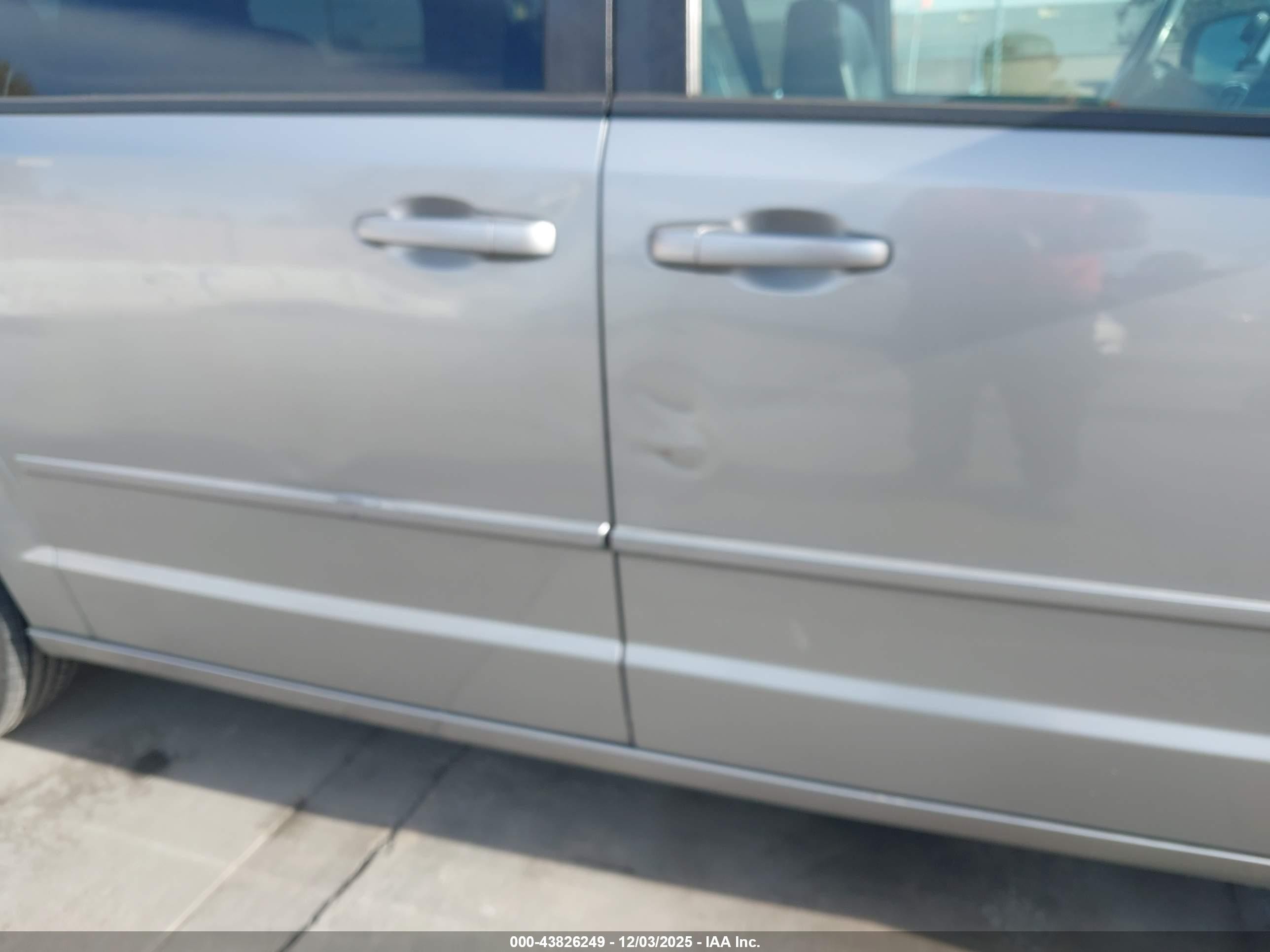 2016 Dodge Grand Caravan R/t Silver vin: 2C4RDGEG7GR310589
