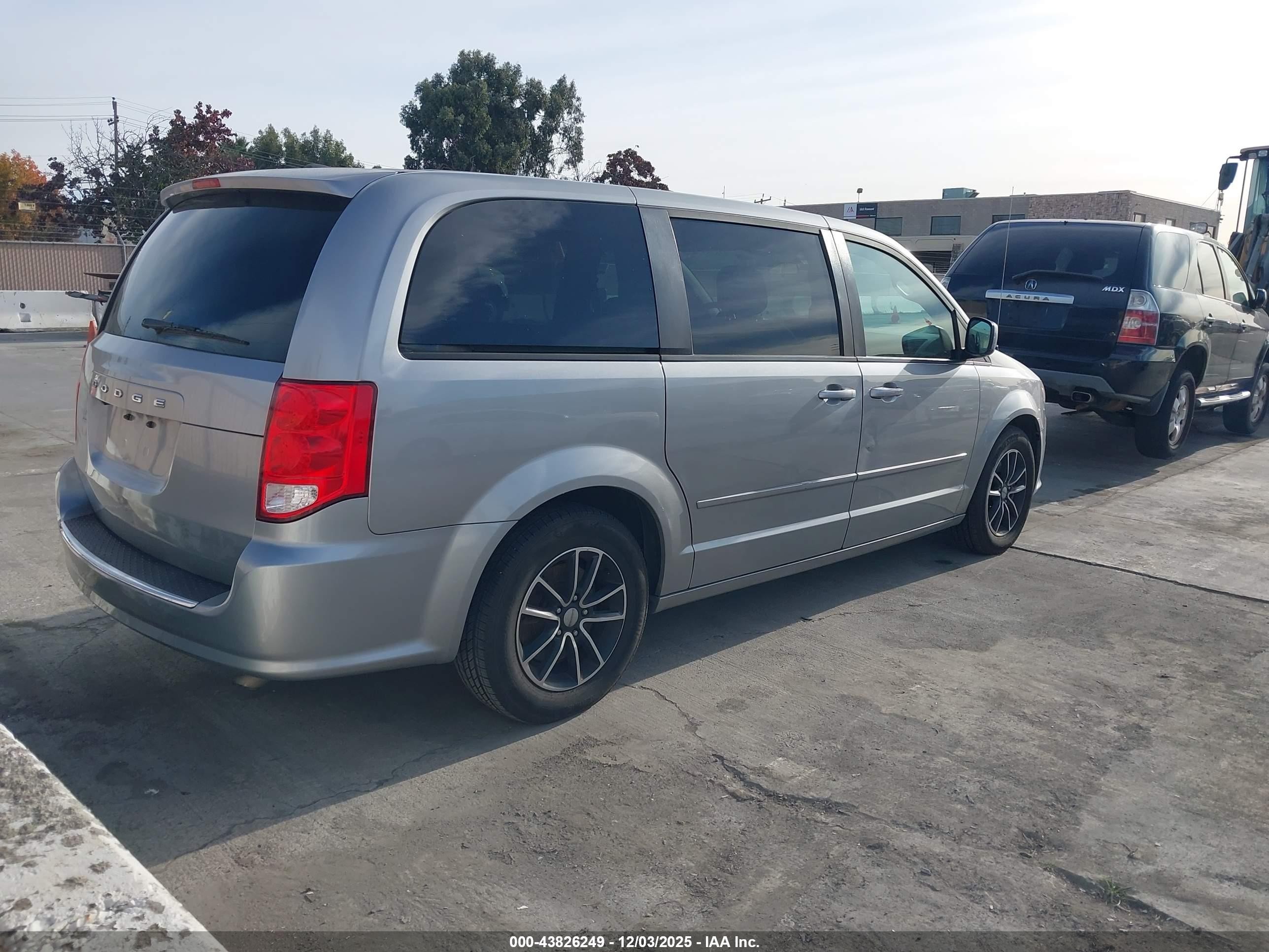 2016 Dodge Grand Caravan R/t Silver vin: 2C4RDGEG7GR310589
