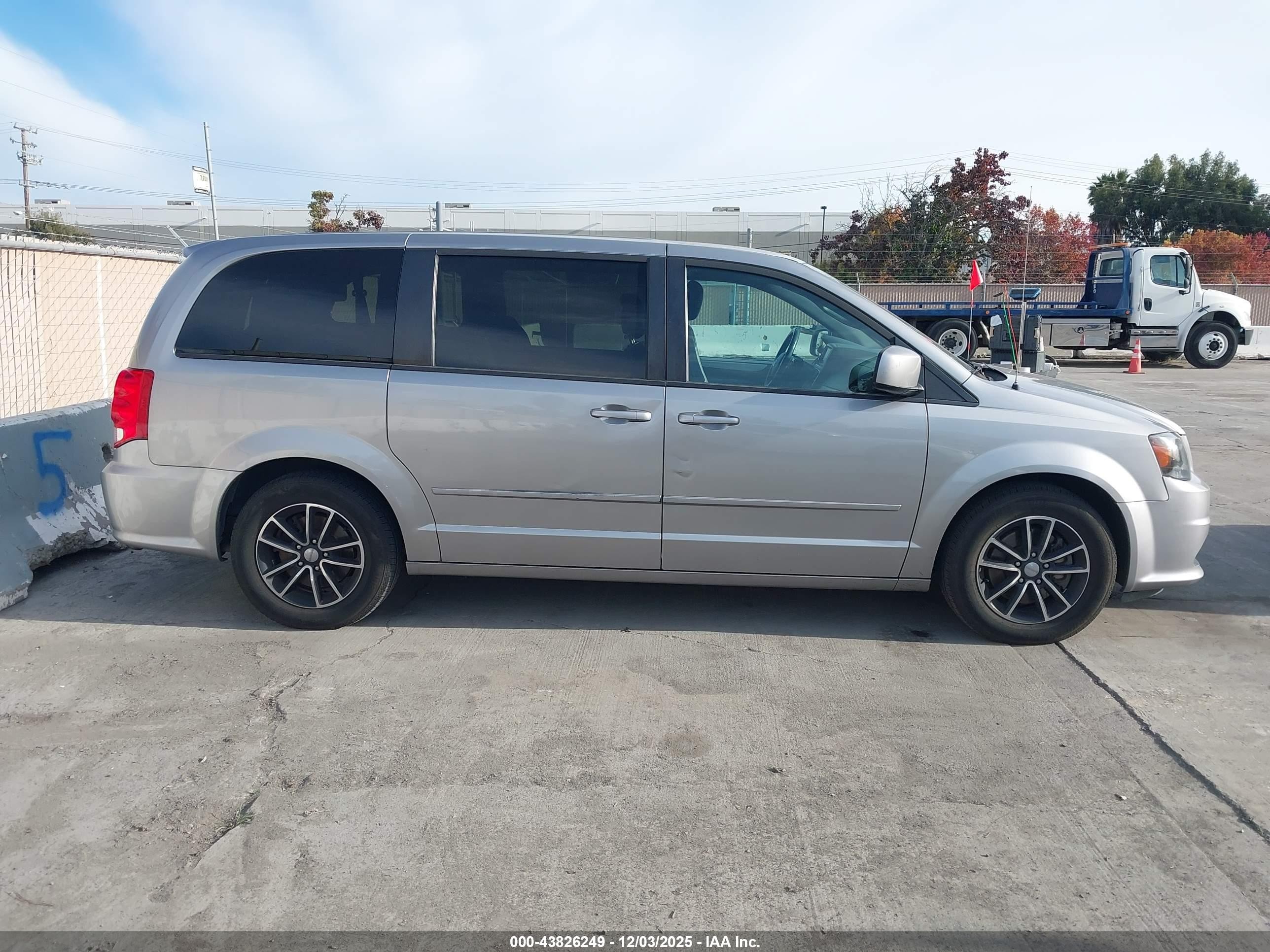 2016 Dodge Grand Caravan R/t Silver vin: 2C4RDGEG7GR310589