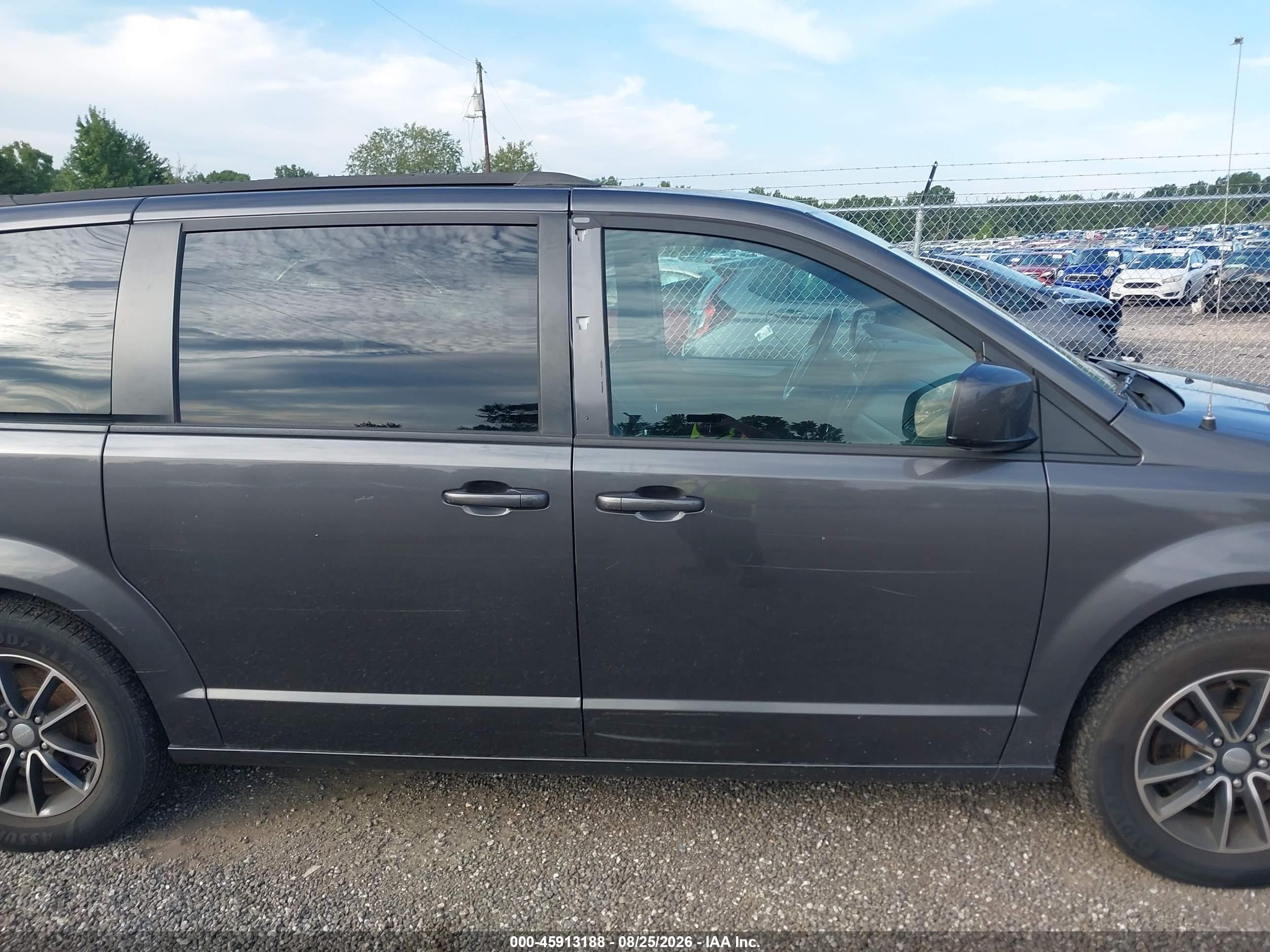 2018 Dodge Grand Caravan Gt Gray vin: 2C4RDGEG7JR202044