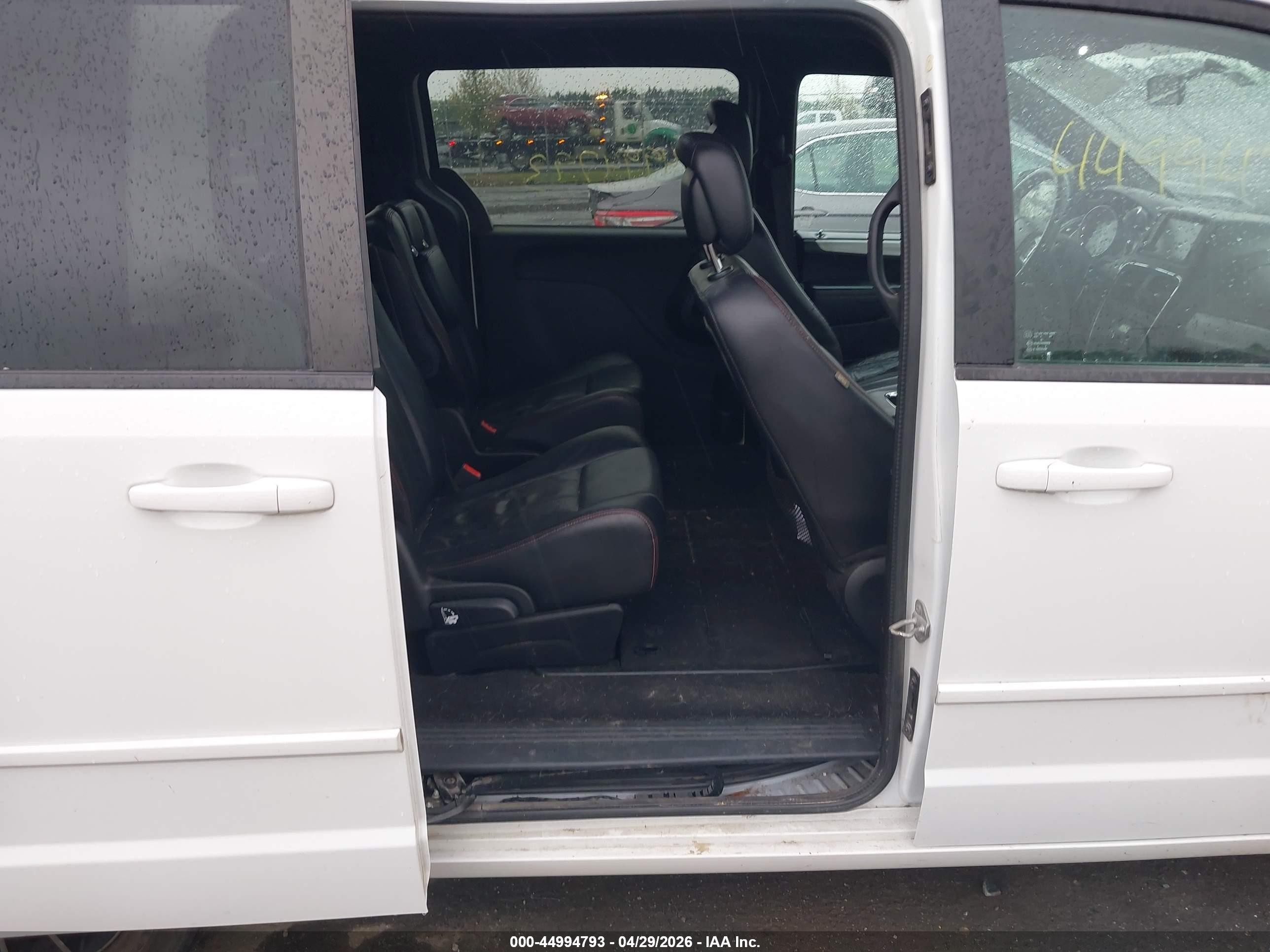 2015 Dodge Grand Caravan R/t White vin: 2C4RDGEG8FR594247