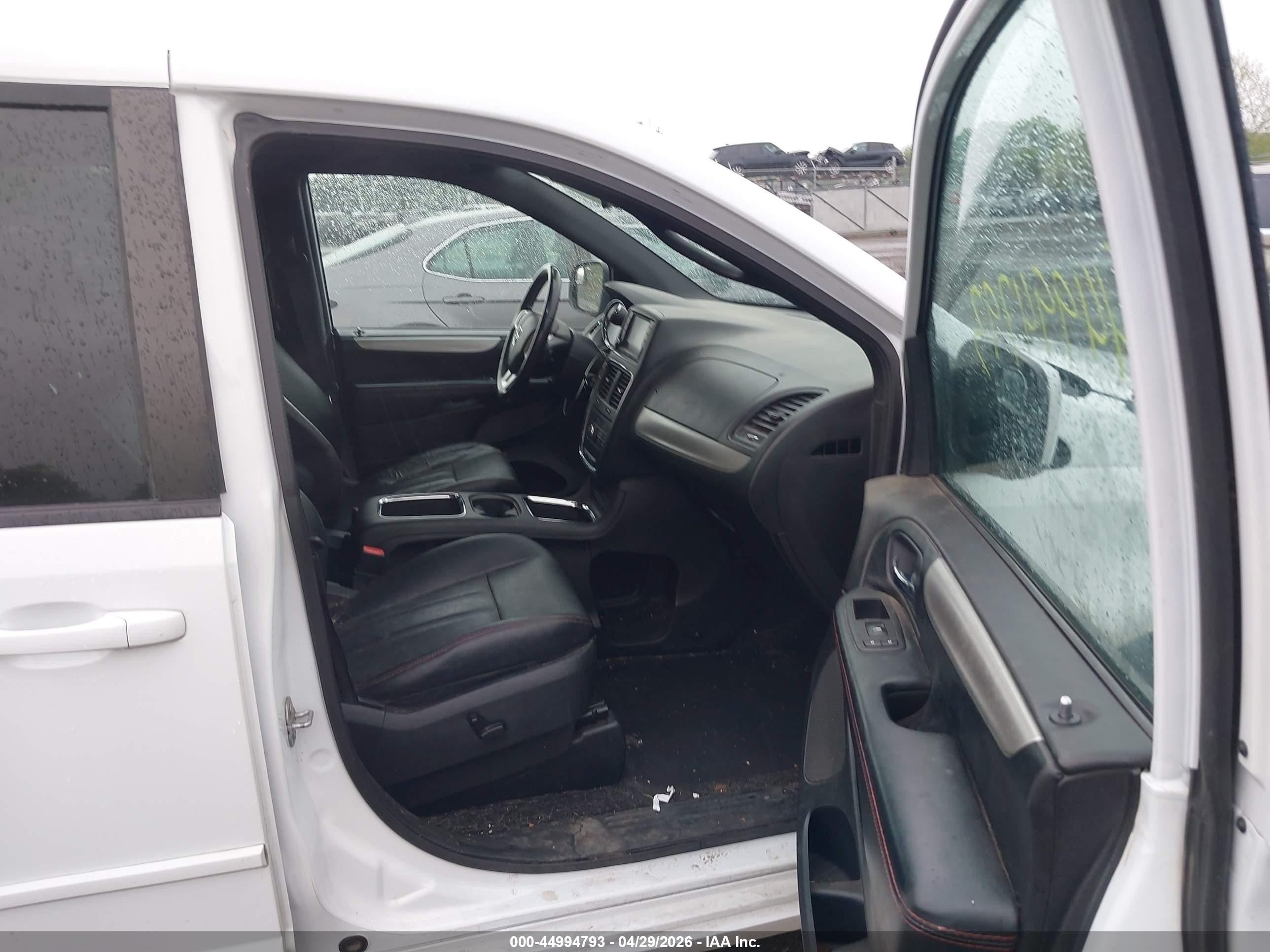 2015 Dodge Grand Caravan R/t White vin: 2C4RDGEG8FR594247