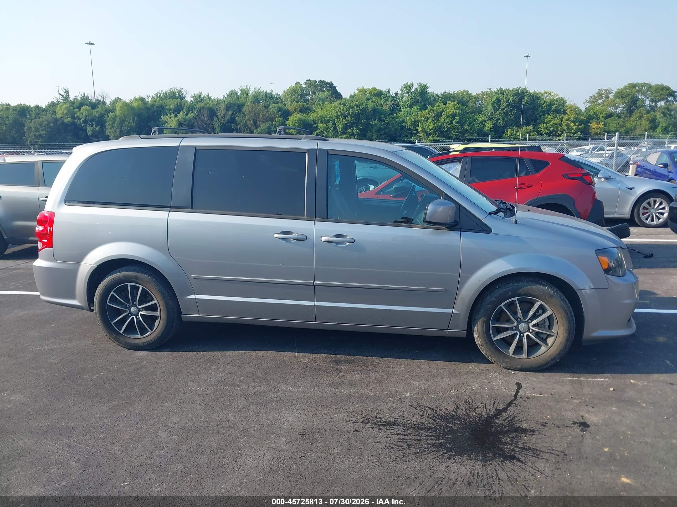 2016 Dodge Grand Caravan R/t Silver vin: 2C4RDGEG8GR312206