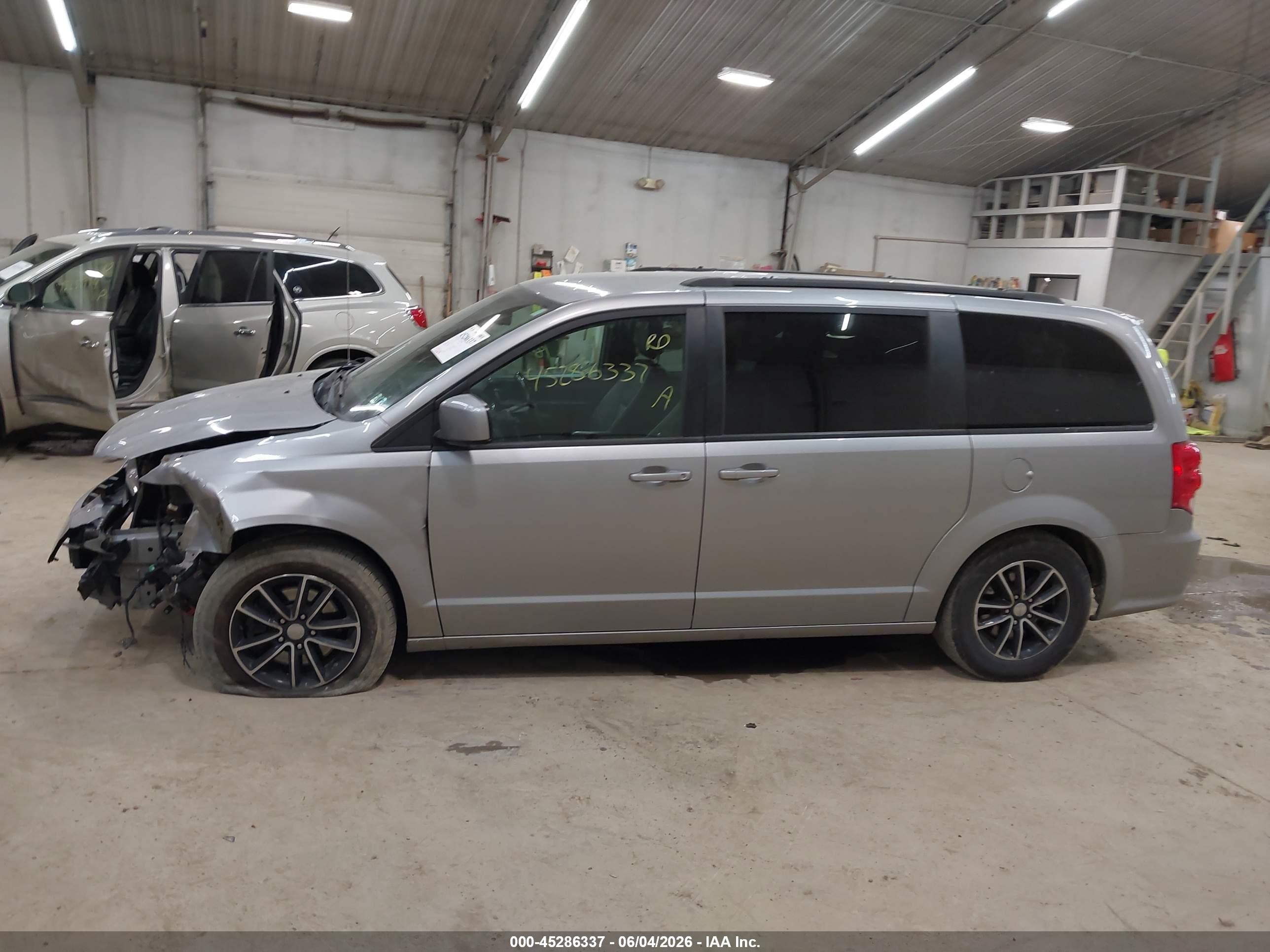 2018 Dodge Grand Caravan Gt Silver vin: 2C4RDGEG8JR202246