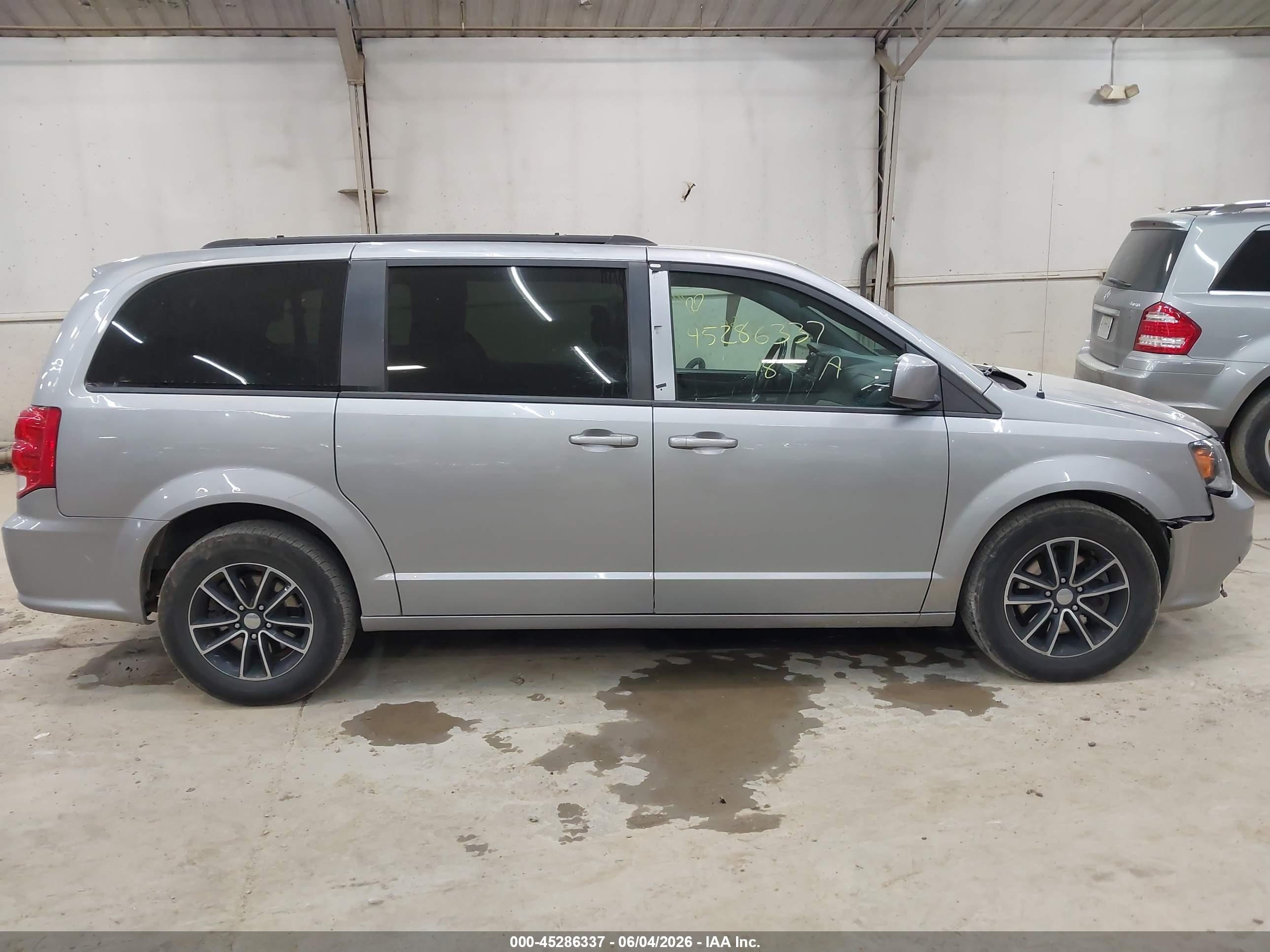 2018 Dodge Grand Caravan Gt Silver vin: 2C4RDGEG8JR202246