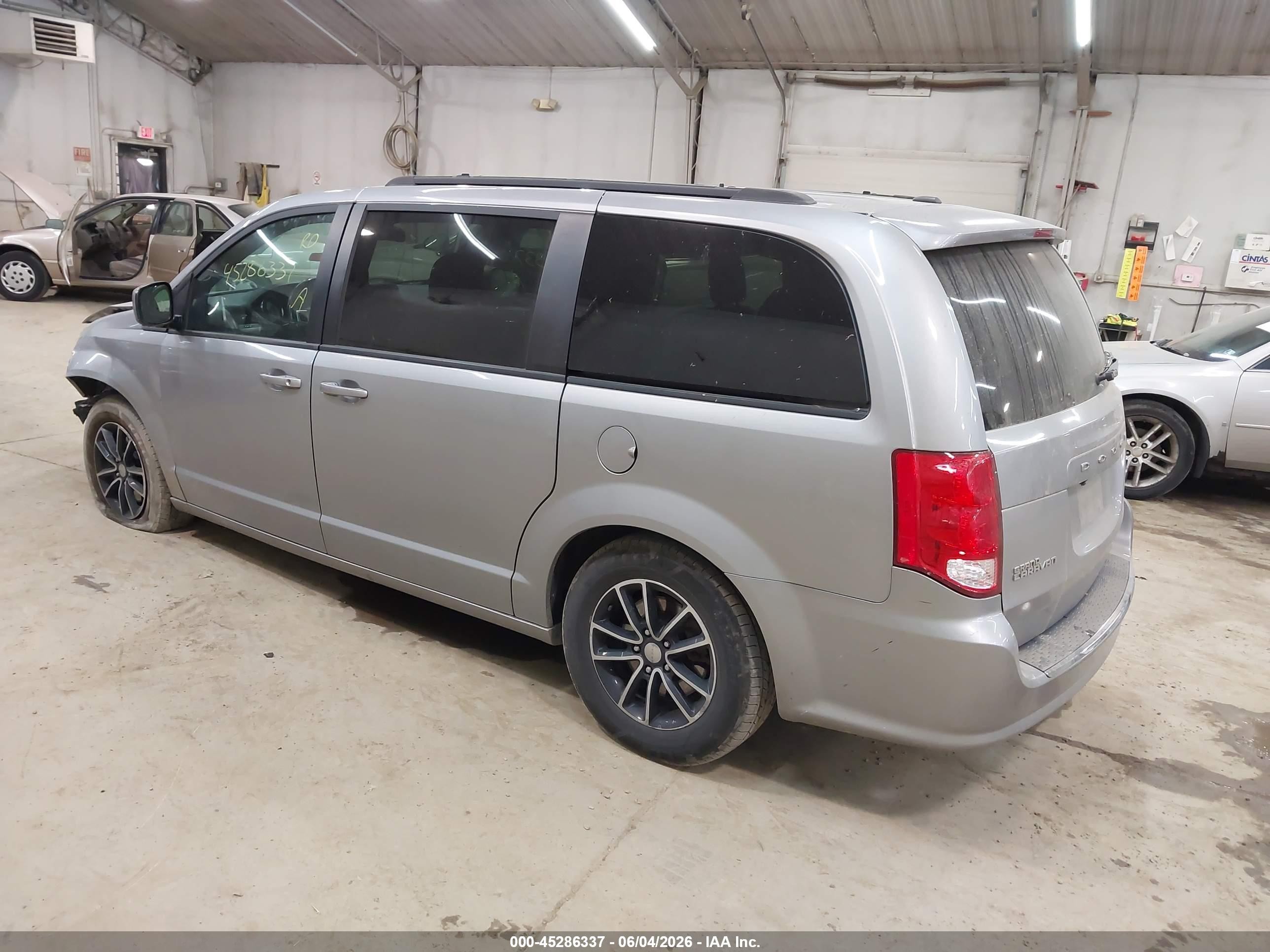 2018 Dodge Grand Caravan Gt Silver vin: 2C4RDGEG8JR202246