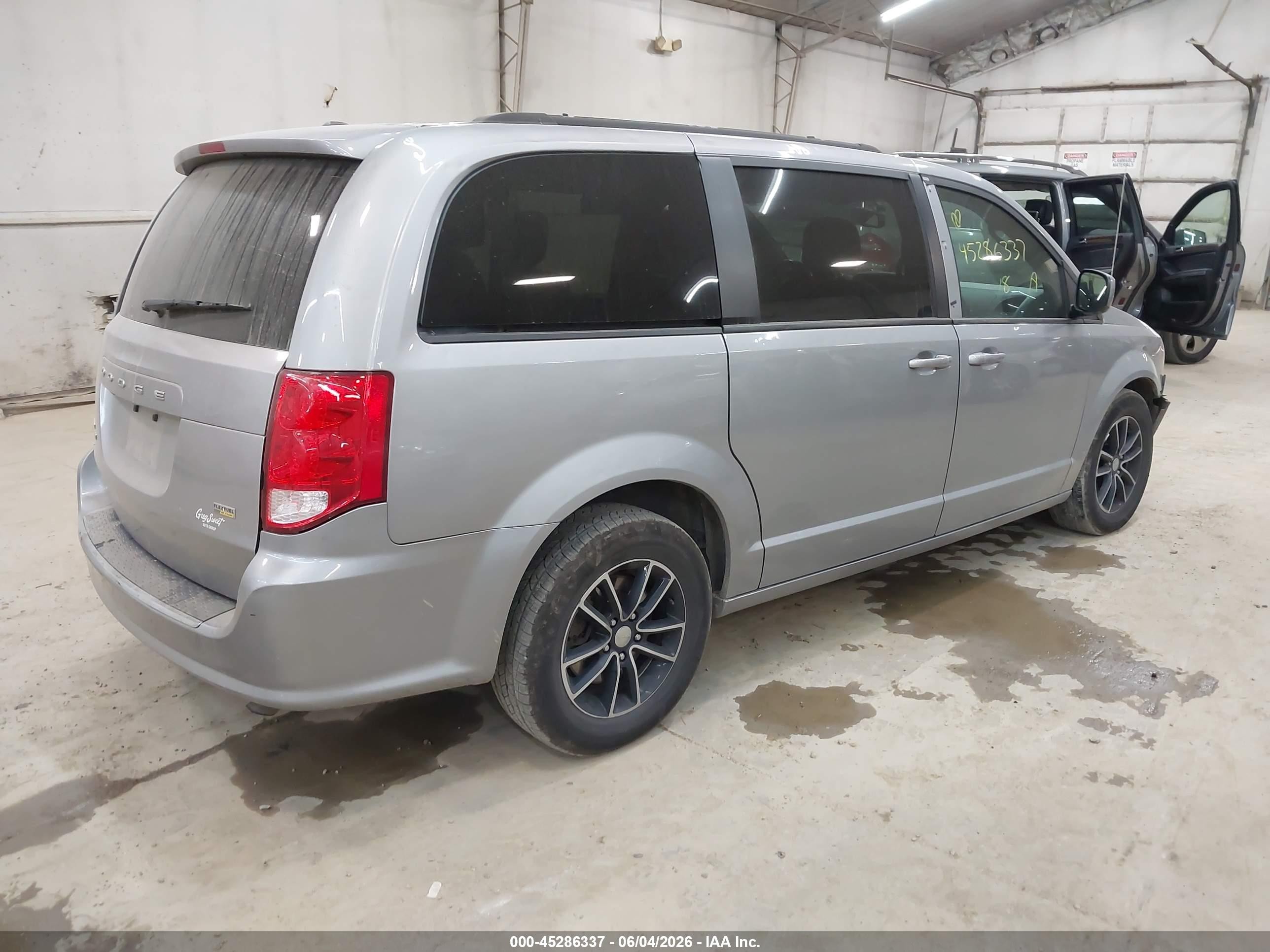 2018 Dodge Grand Caravan Gt Silver vin: 2C4RDGEG8JR202246
