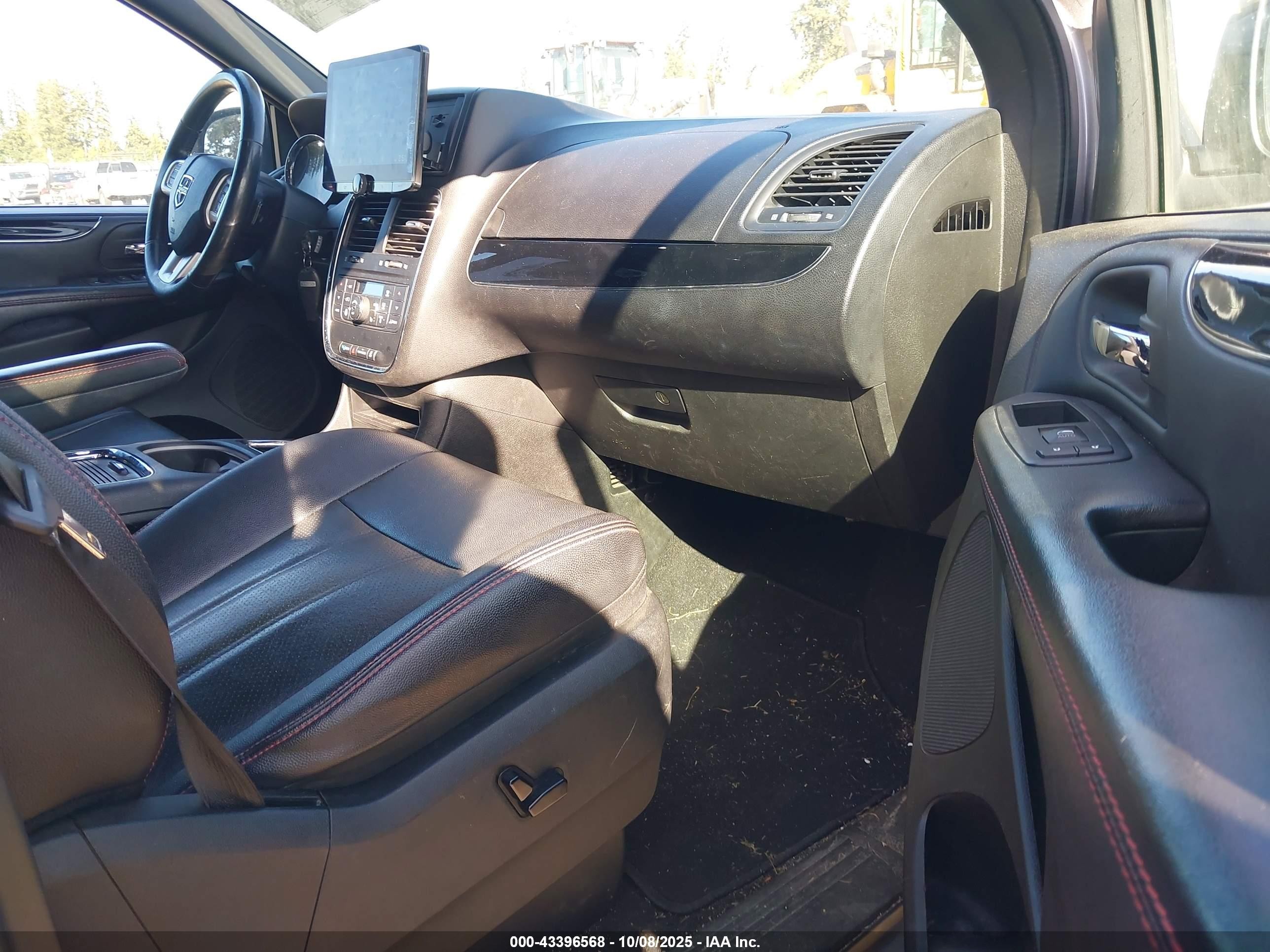 2018 Dodge Grand Caravan Gt Серебряный vin: 2C4RDGEG8JR220259