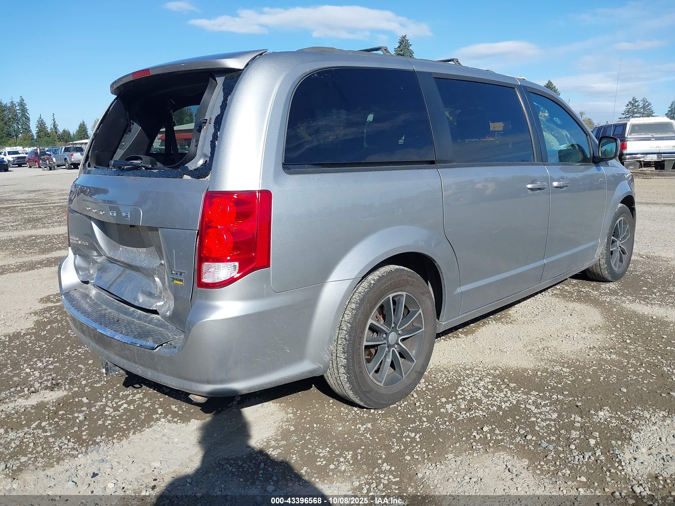 2018 Dodge Grand Caravan Gt Серебряный vin: 2C4RDGEG8JR220259