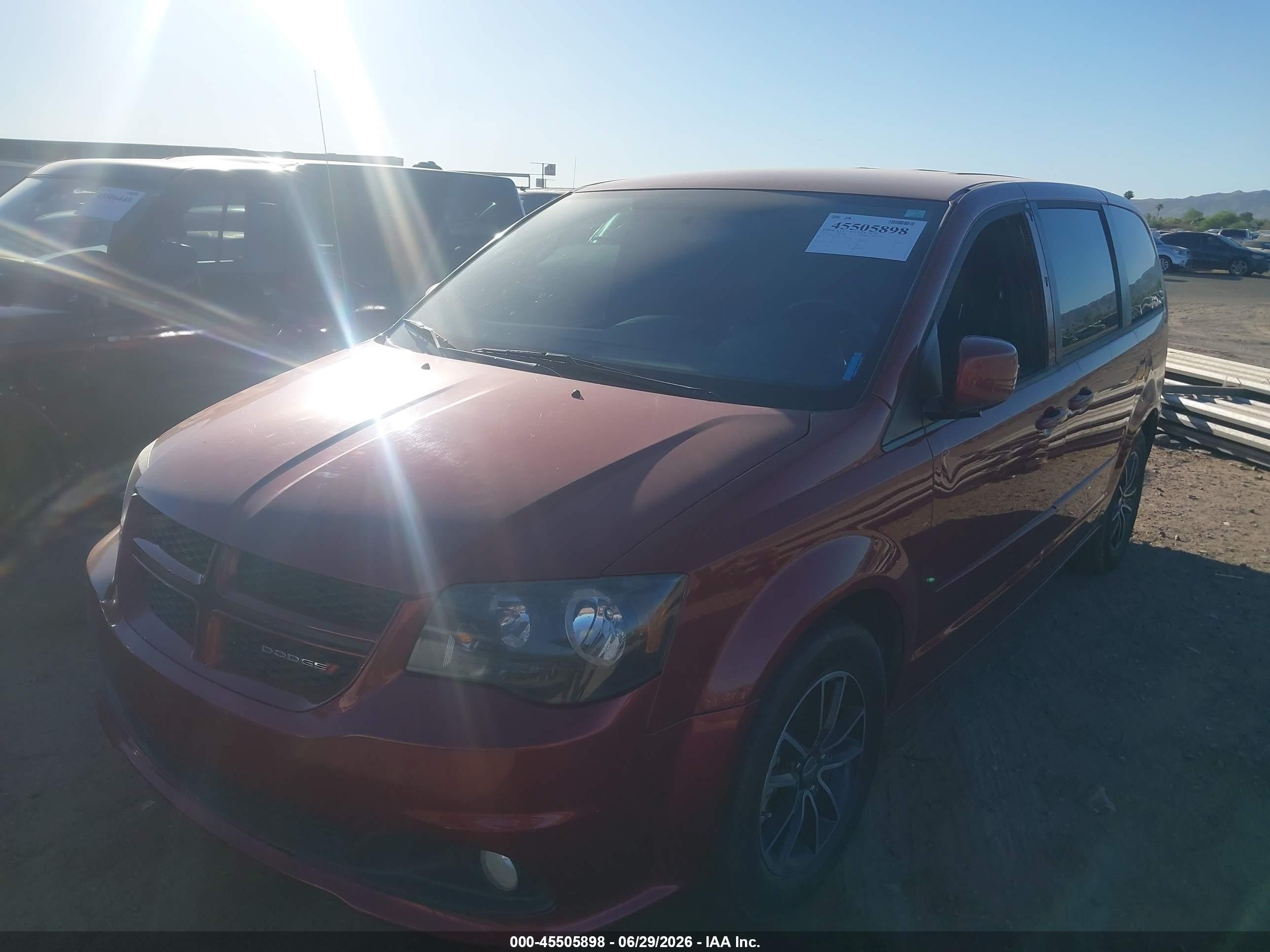 2015 Dodge Grand Caravan R/t Burgundy vin: 2C4RDGEG9FR747685