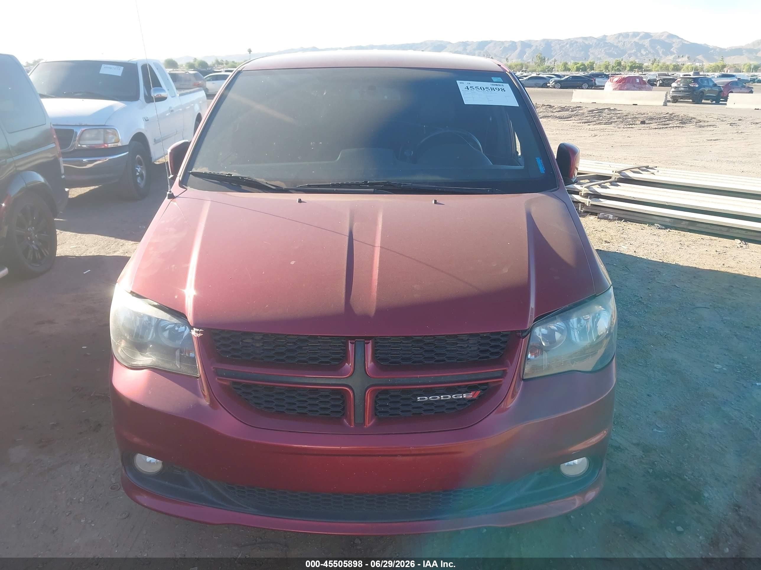 2015 Dodge Grand Caravan R/t Burgundy vin: 2C4RDGEG9FR747685