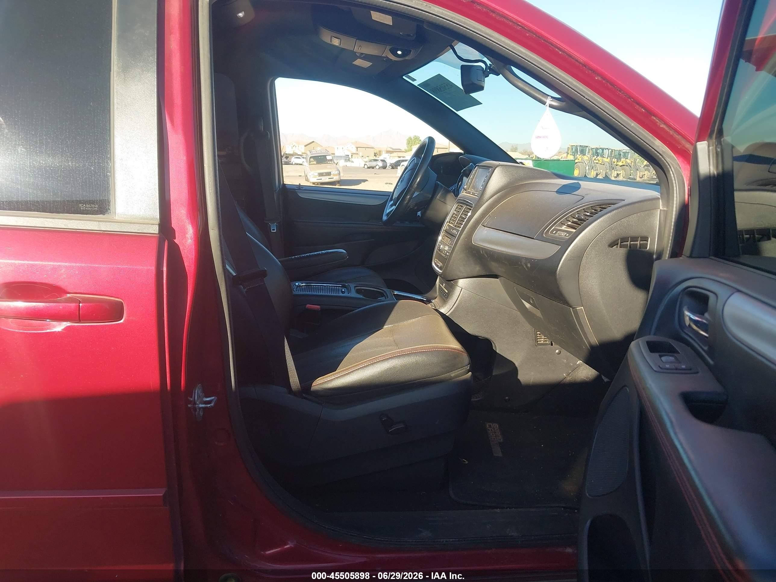 2015 Dodge Grand Caravan R/t Burgundy vin: 2C4RDGEG9FR747685