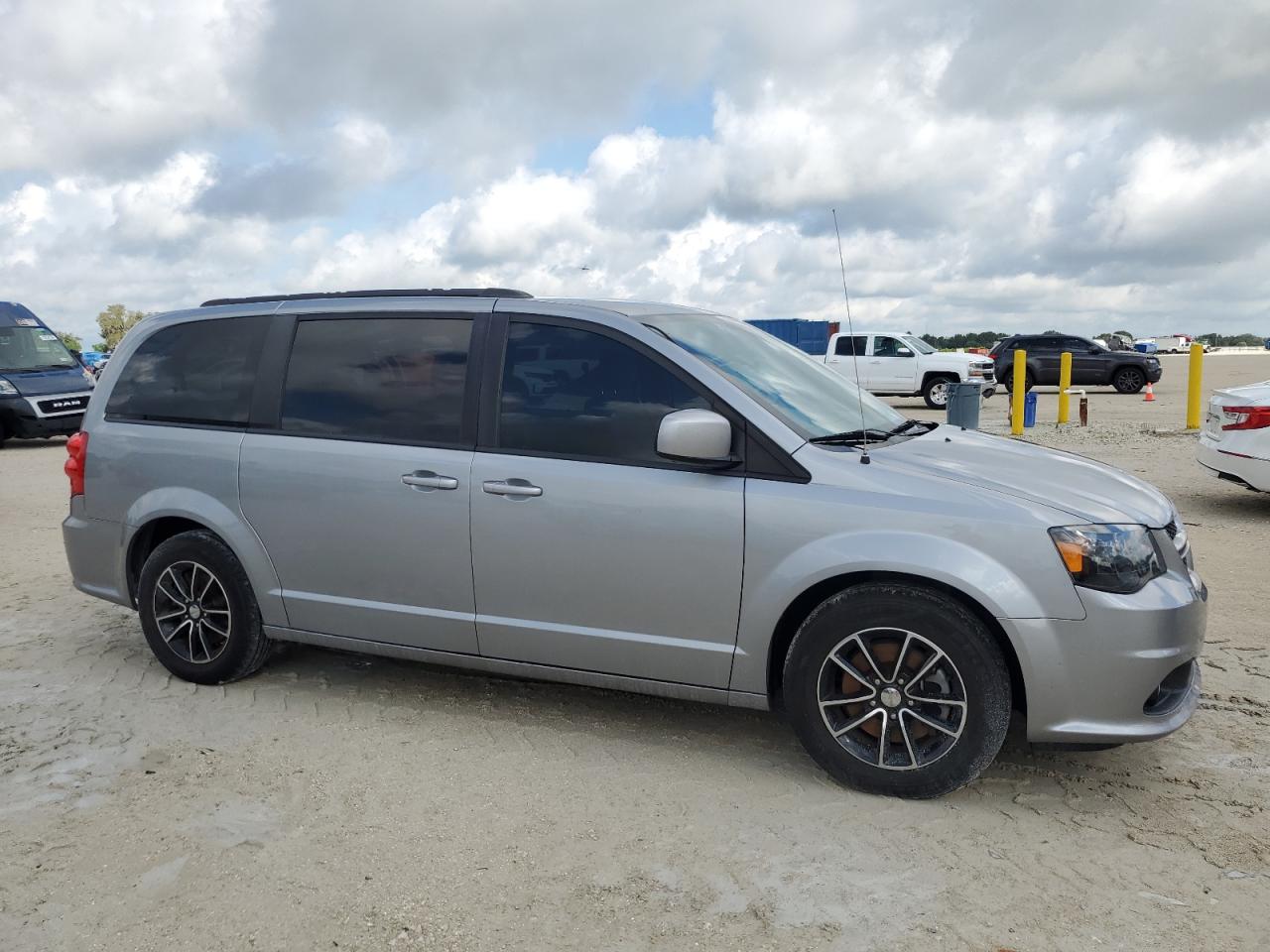 2018 Dodge Grand Caravan Gt Silver vin: 2C4RDGEG9JR345691