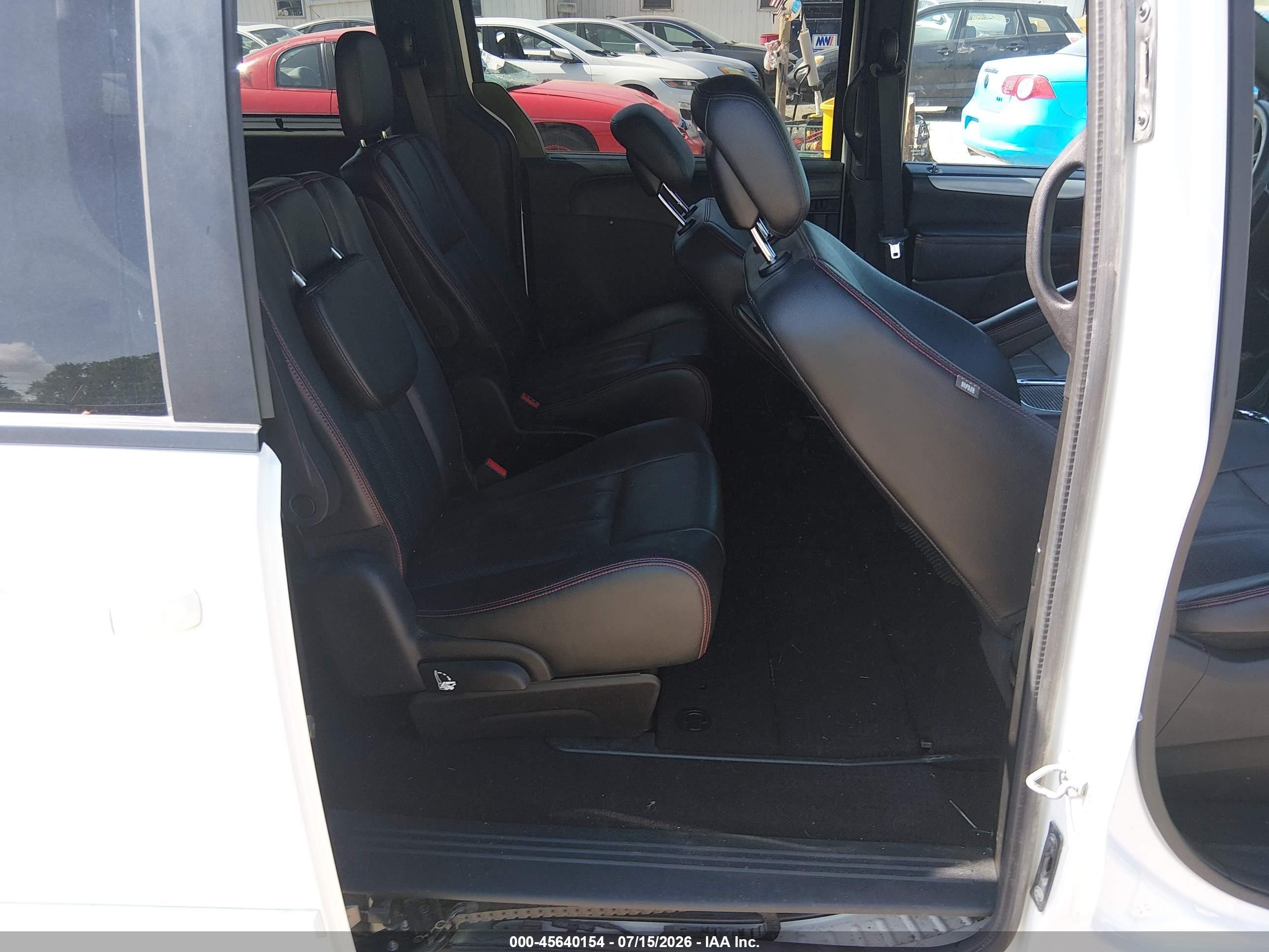 2015 Dodge Grand Caravan R/t White vin: 2C4RDGEGXFR681034