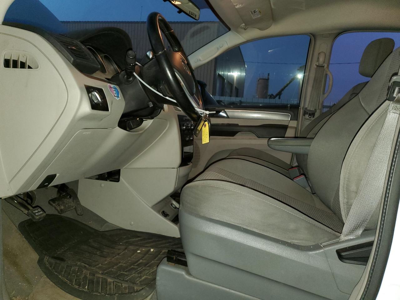 2014 Volkswagen Routan S White vin: 2C4RVAAG8ER144693