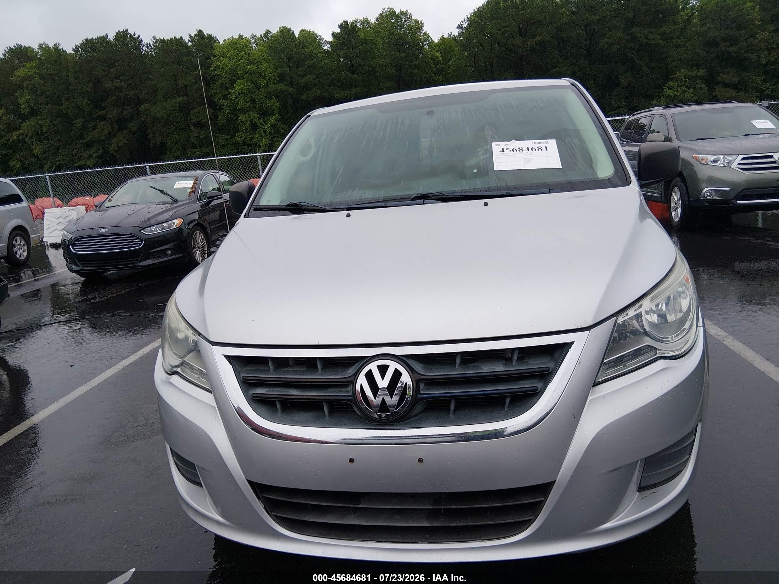 2012 Volkswagen Routan S Silver vin: 2C4RVAAG9CR120397