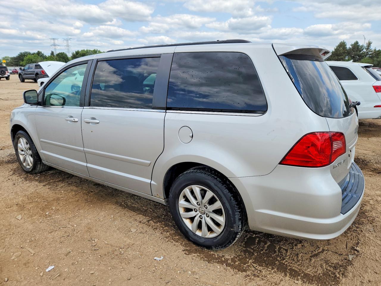 2012 Volkswagen Routan Se Silver vin: 2C4RVABG0CR151987