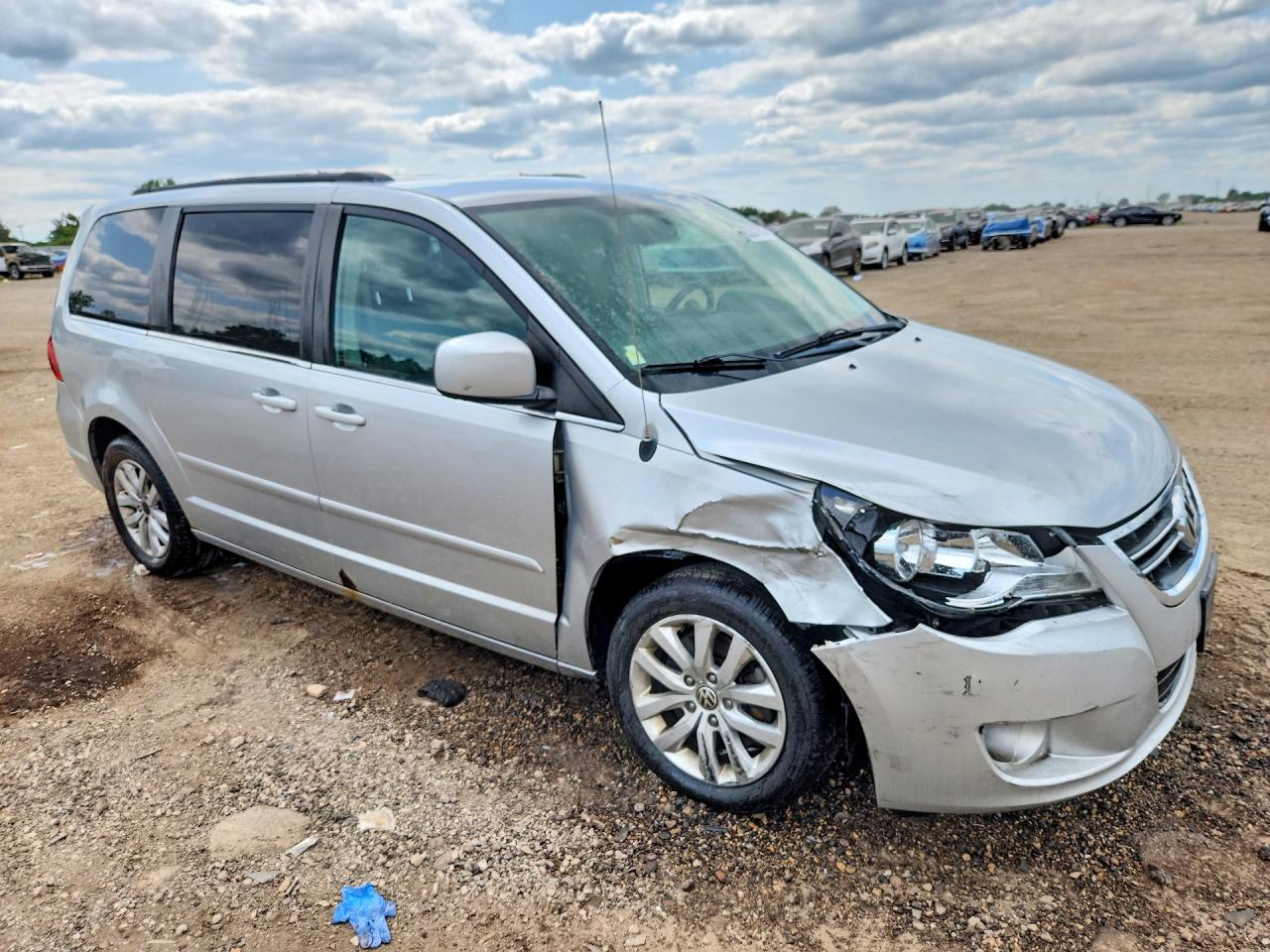 2012 Volkswagen Routan Se Silver vin: 2C4RVABG0CR151987