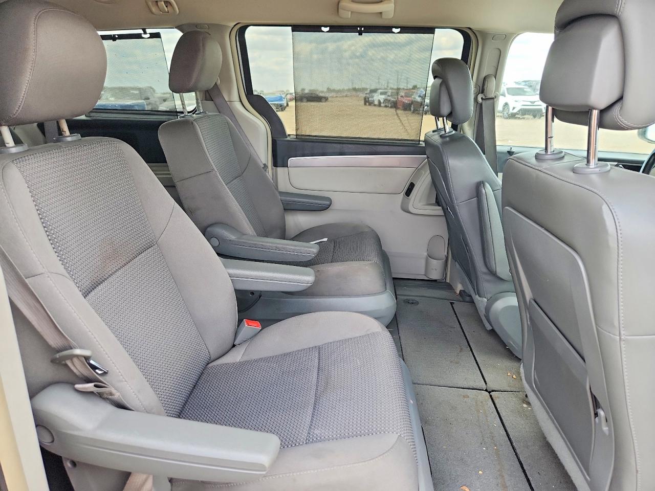 2012 Volkswagen Routan Se Silver vin: 2C4RVABG0CR151987