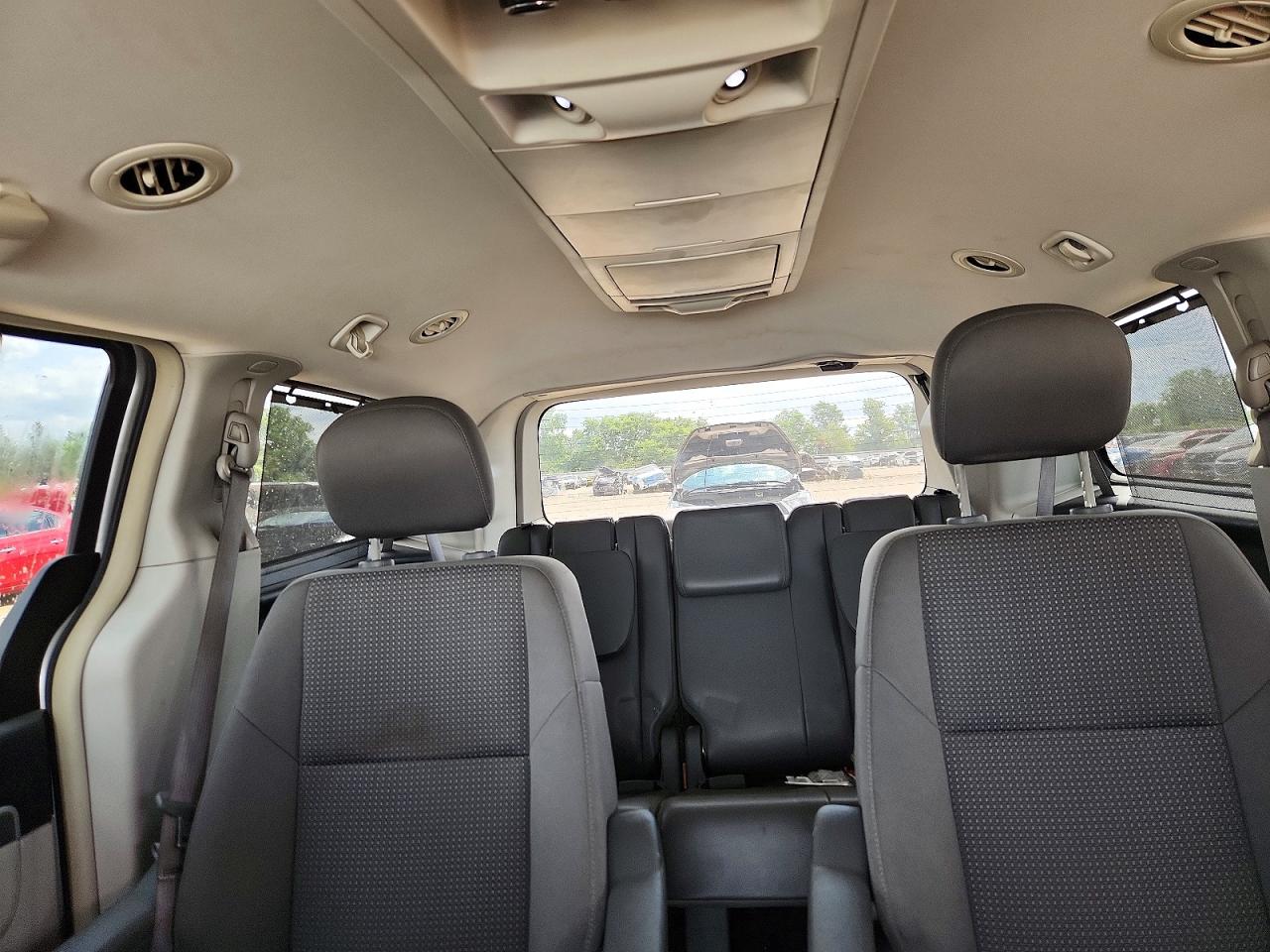 2012 Volkswagen Routan Se Silver vin: 2C4RVABG0CR151987