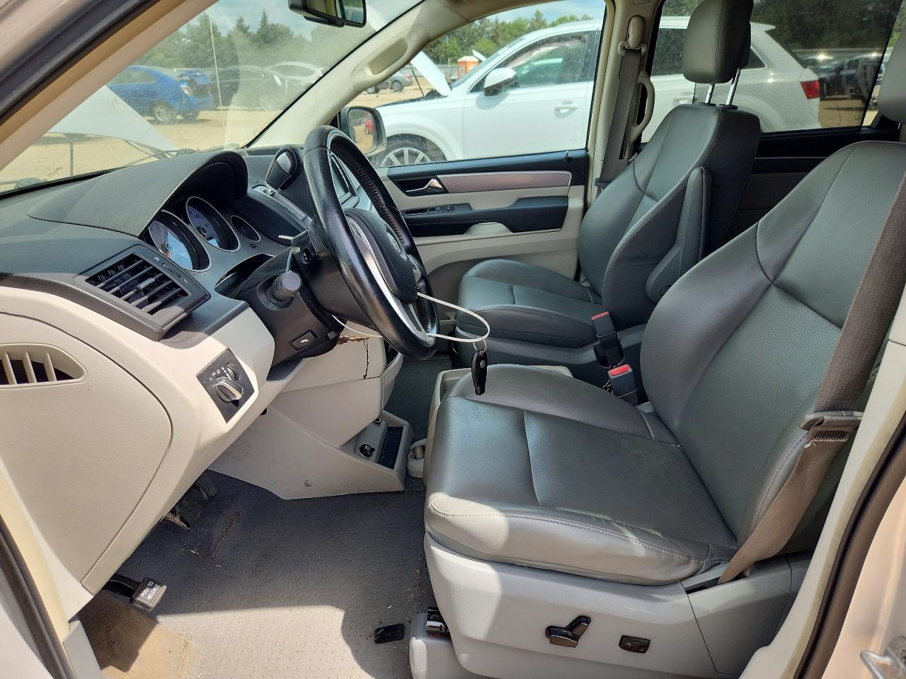 2012 Volkswagen Routan Se Silver vin: 2C4RVABG0CR151987