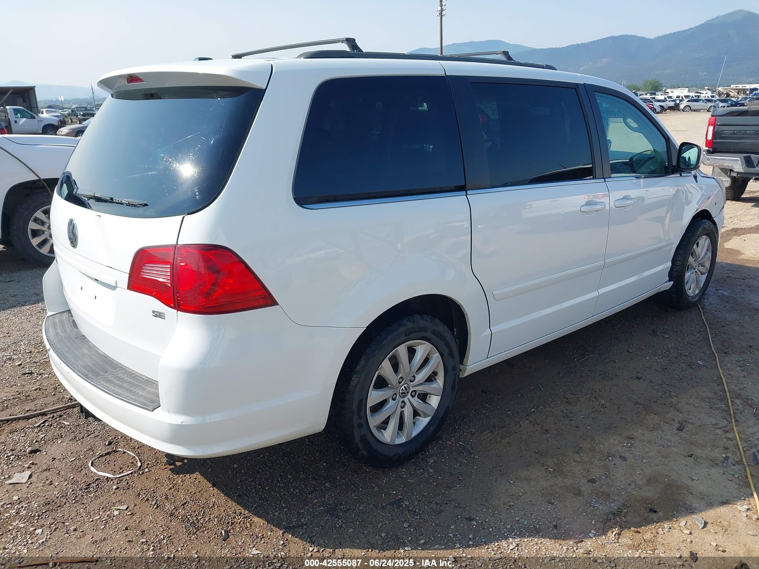 2014 Volkswagen Routan Se White vin: 2C4RVABG0ER134903