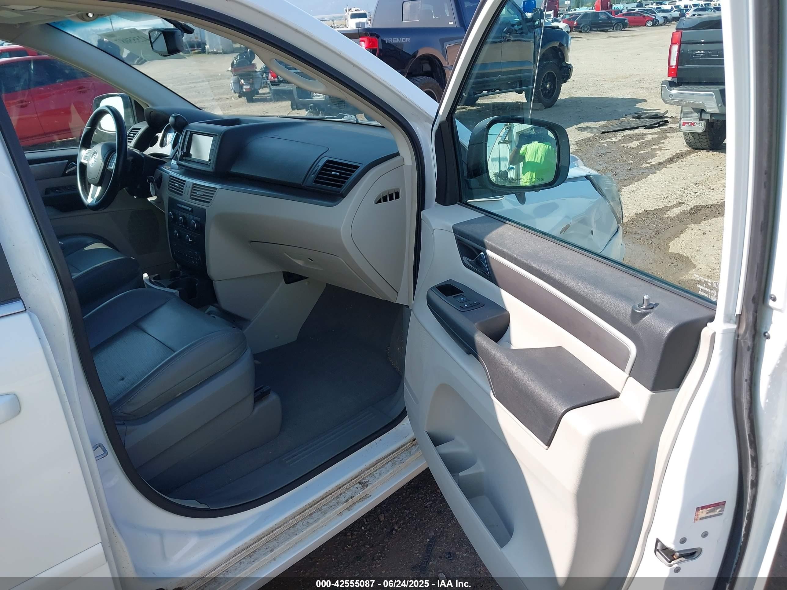 2014 Volkswagen Routan Se White vin: 2C4RVABG0ER134903