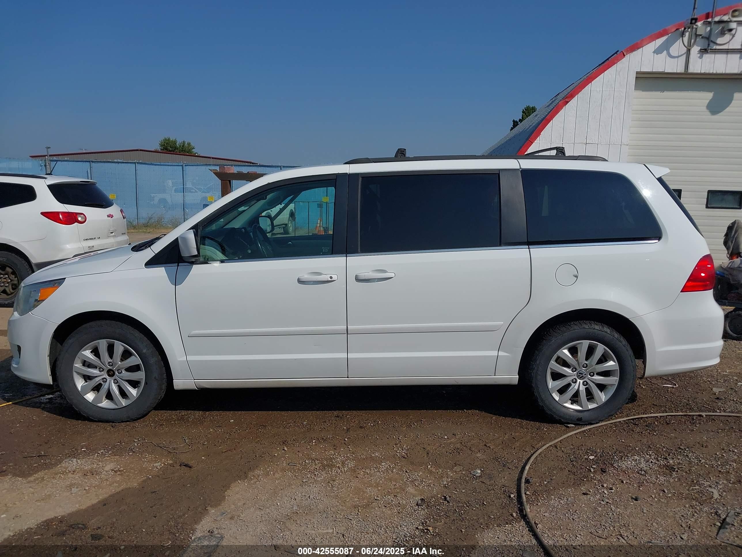 2014 Volkswagen Routan Se White vin: 2C4RVABG0ER134903