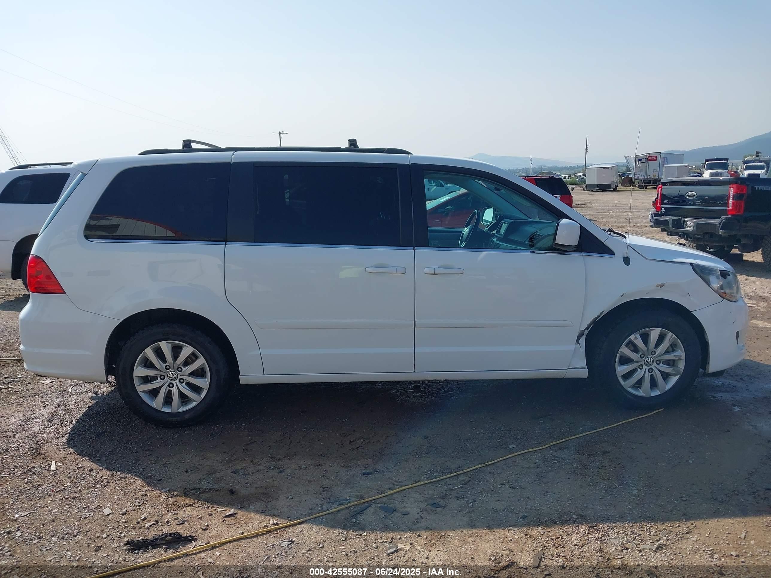 2014 Volkswagen Routan Se White vin: 2C4RVABG0ER134903