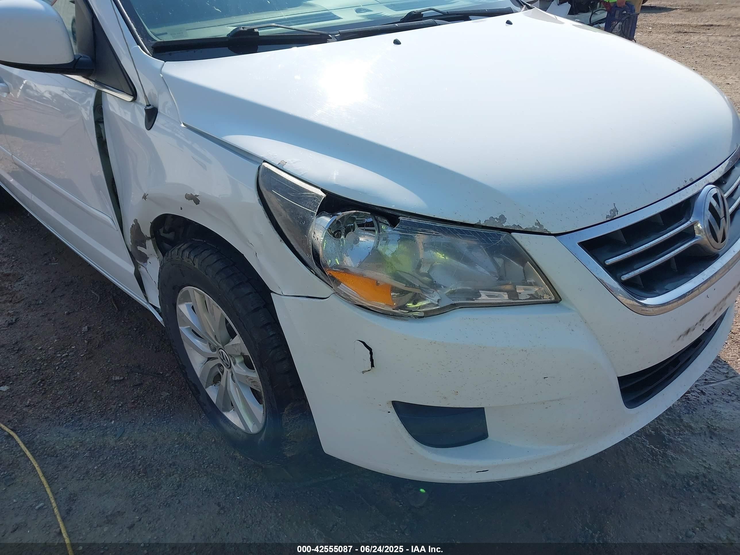 2014 Volkswagen Routan Se White vin: 2C4RVABG0ER134903