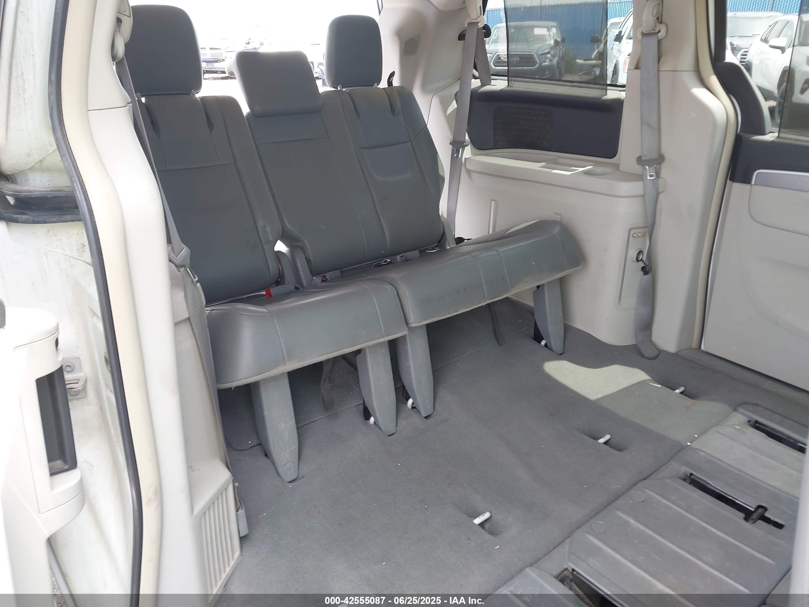 2014 Volkswagen Routan Se White vin: 2C4RVABG0ER134903
