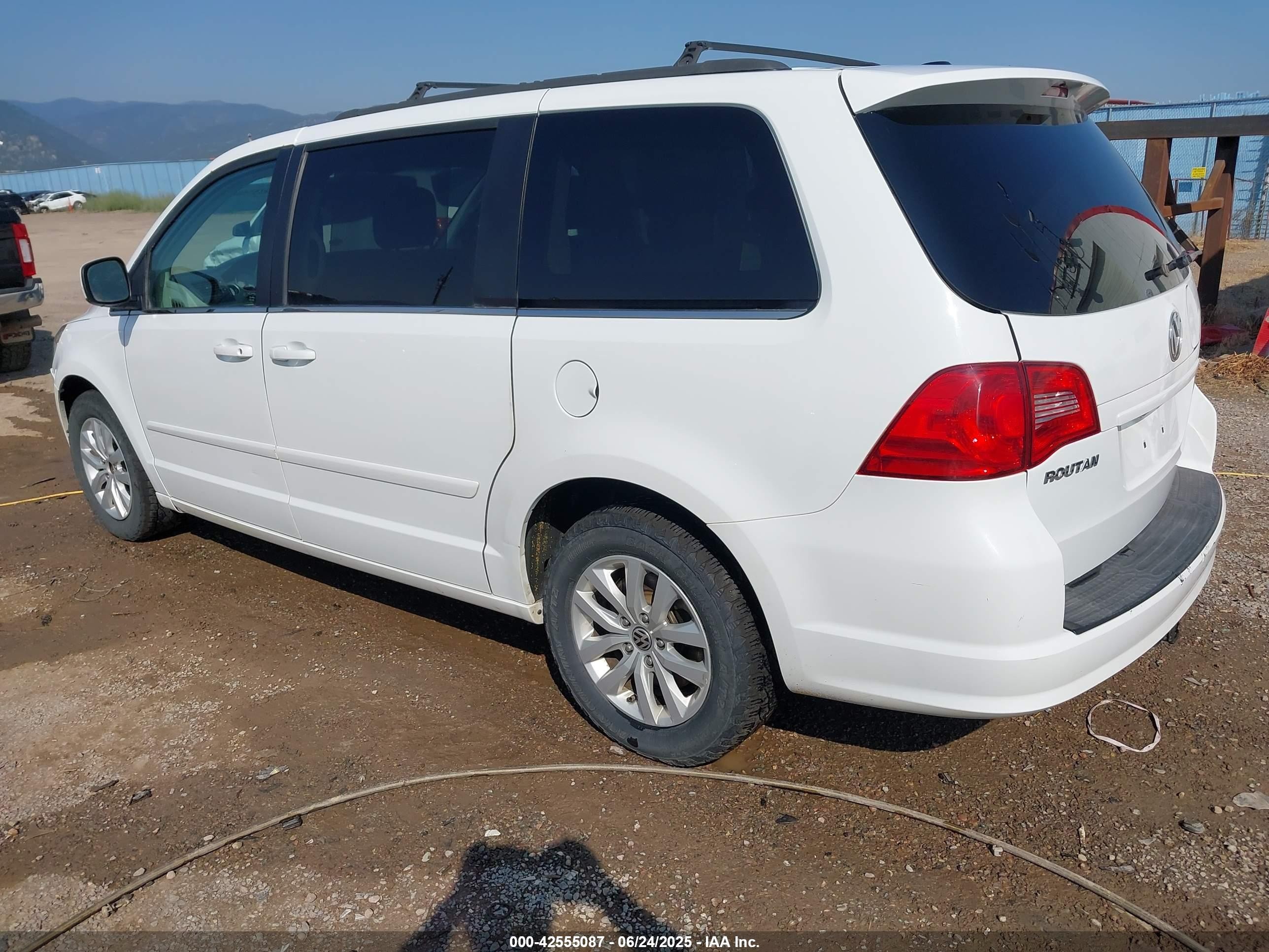 2014 Volkswagen Routan Se White vin: 2C4RVABG0ER134903