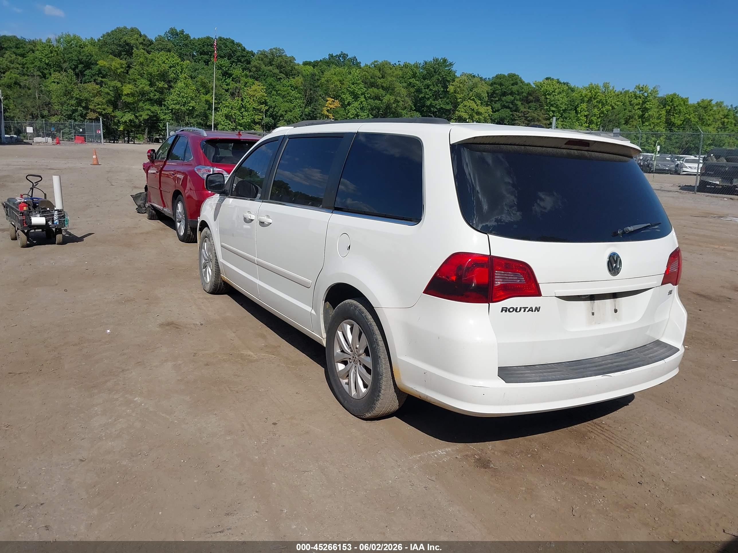 2012 Volkswagen Routan Se White vin: 2C4RVABG1CR217673