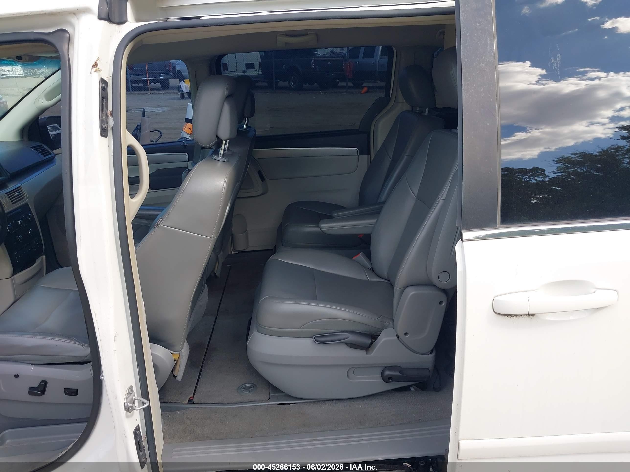 2012 Volkswagen Routan Se White vin: 2C4RVABG1CR217673