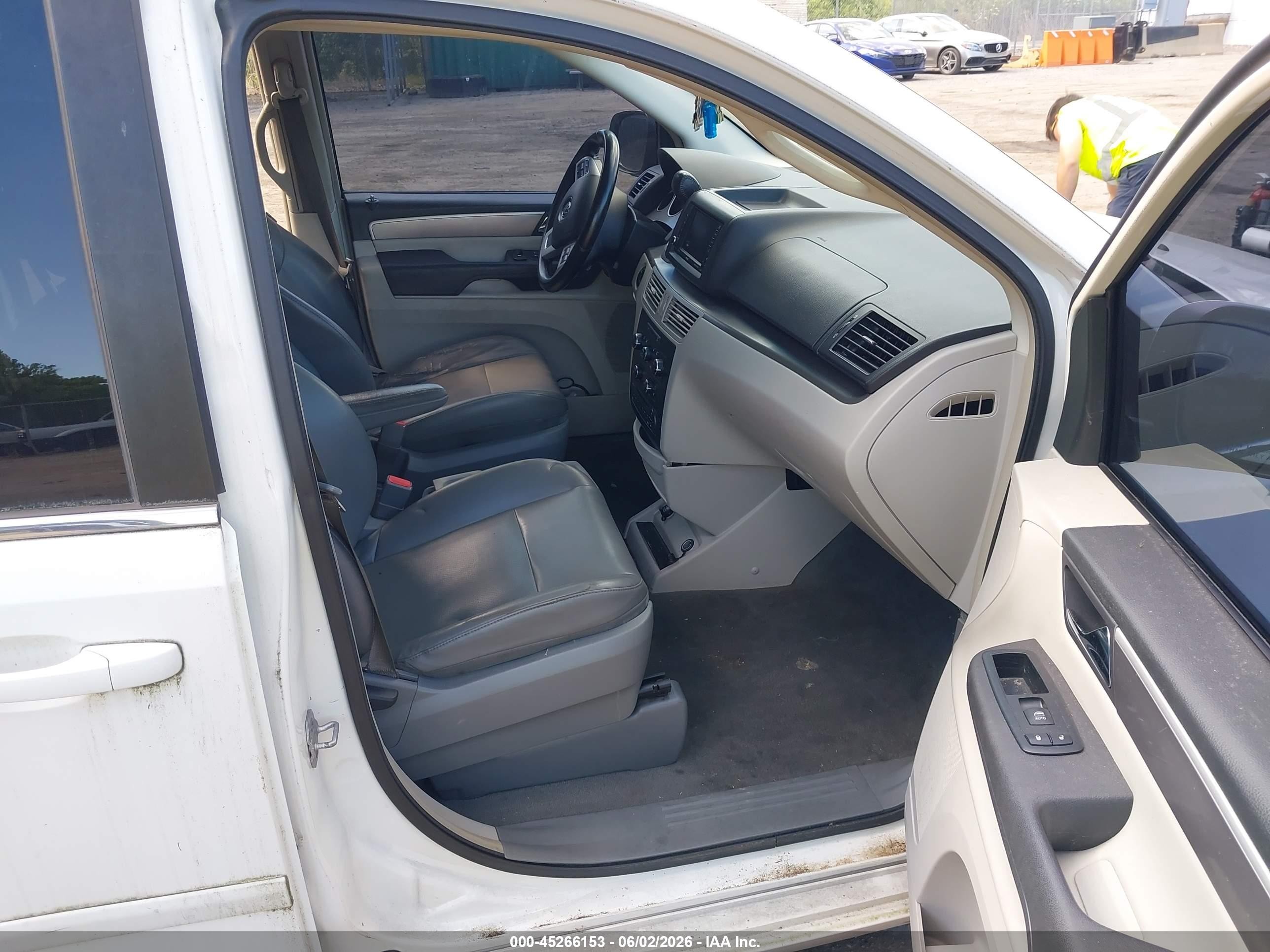 2012 Volkswagen Routan Se White vin: 2C4RVABG1CR217673