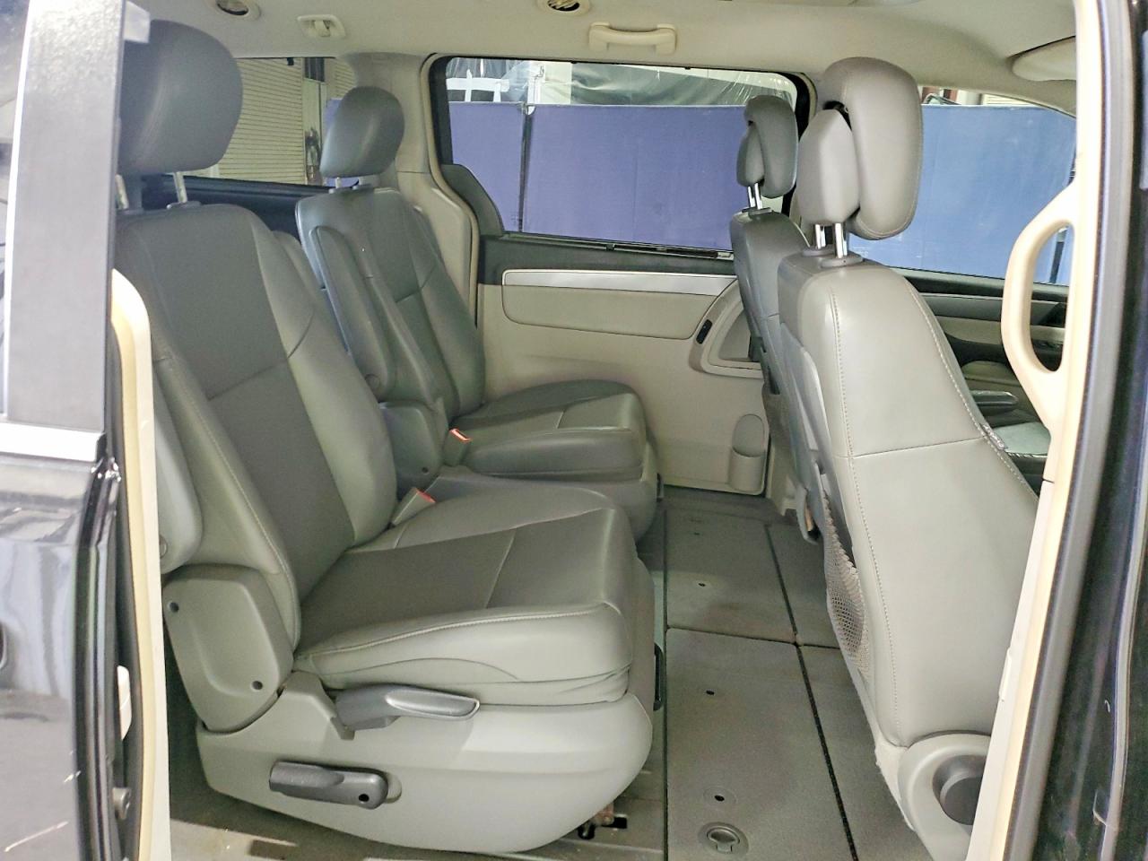 2013 Volkswagen Routan Se Black vin: 2C4RVABG1DR725532