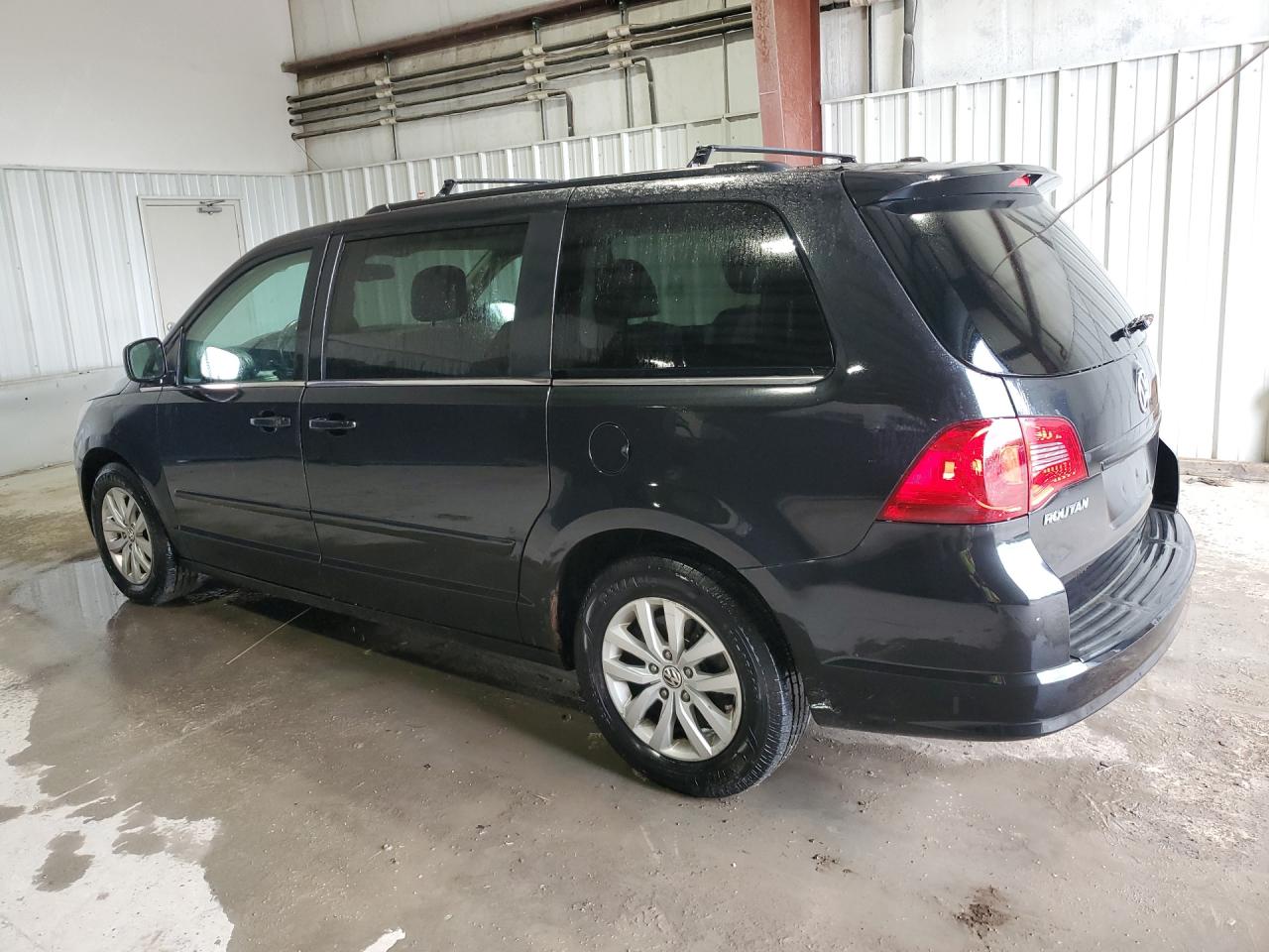 2013 Volkswagen Routan Se Black vin: 2C4RVABG1DR725532 Damage: Left Qtr Panel, Dent(S) W/ Paint Dmg, 8 To 9 Inches