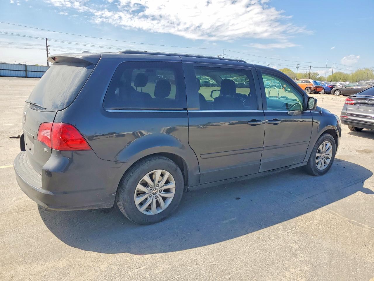 2012 Volkswagen Routan Угольный vin: 2C4RVABG2CR294133