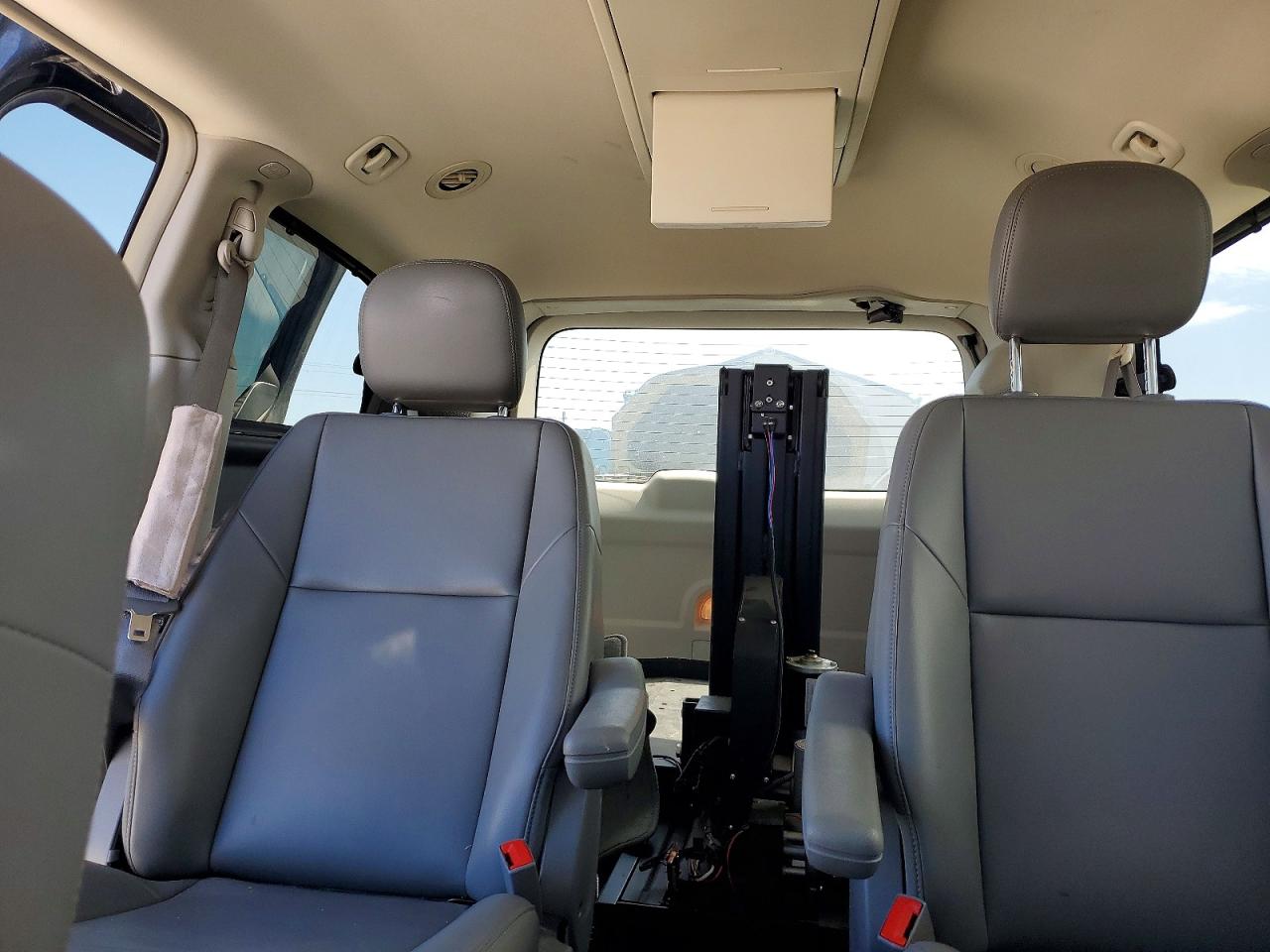 2012 Volkswagen Routan Угольный vin: 2C4RVABG2CR294133