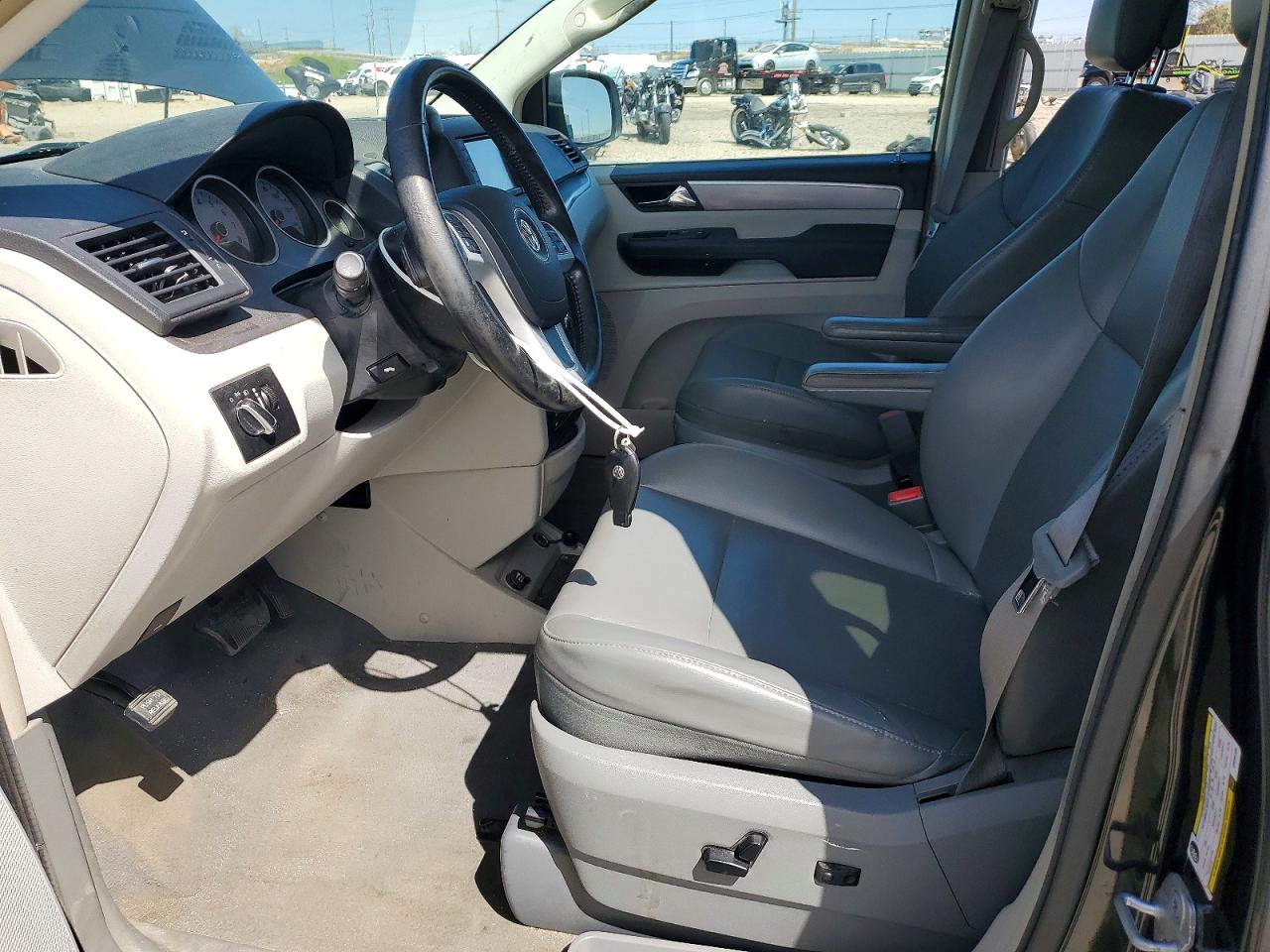 2012 Volkswagen Routan Угольный vin: 2C4RVABG2CR294133