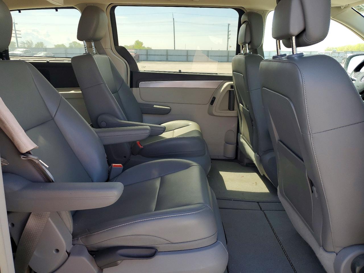2012 Volkswagen Routan Угольный vin: 2C4RVABG2CR294133