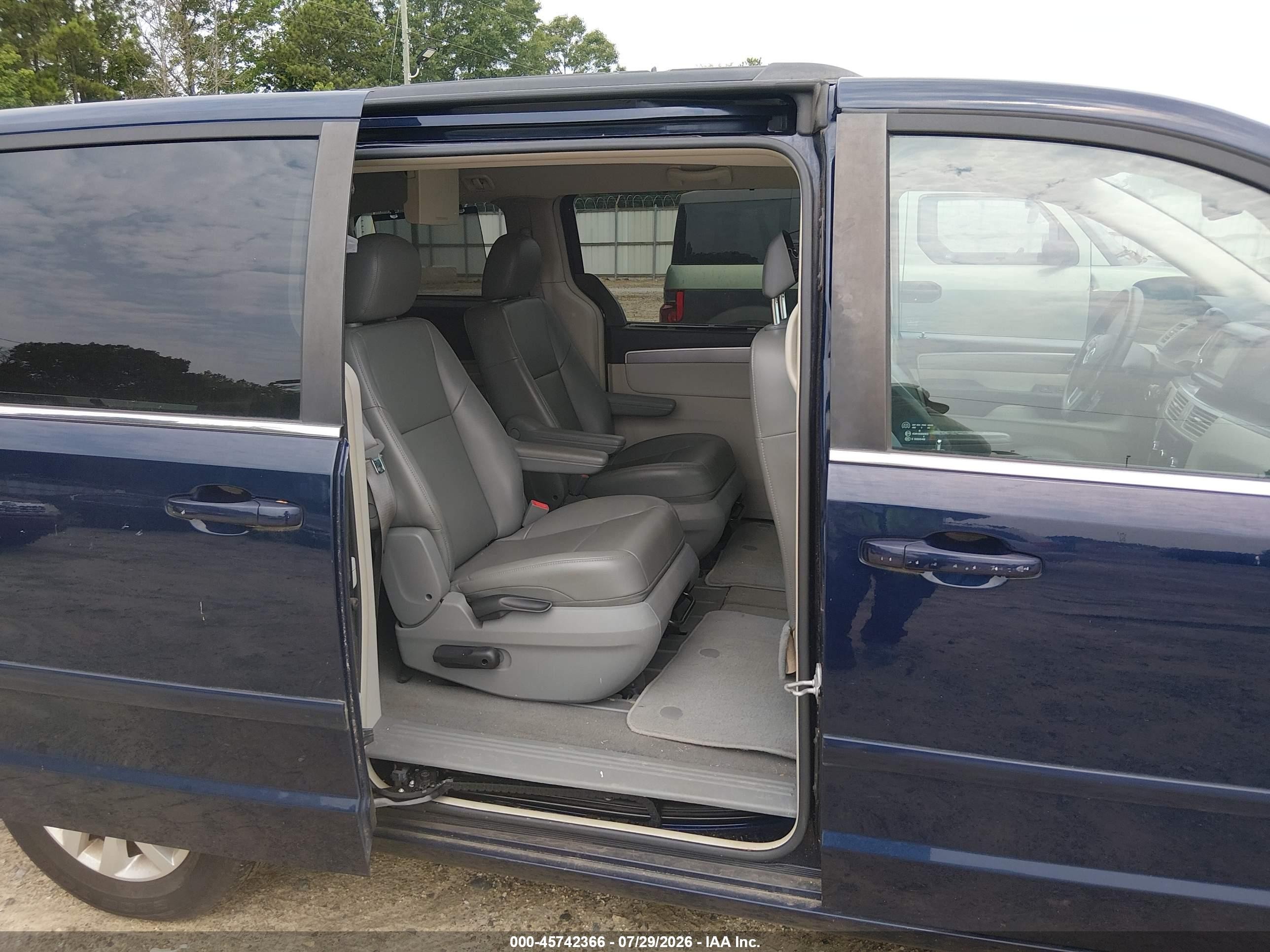 2014 Volkswagen Routan Se Синий vin: 2C4RVABG2ER134367